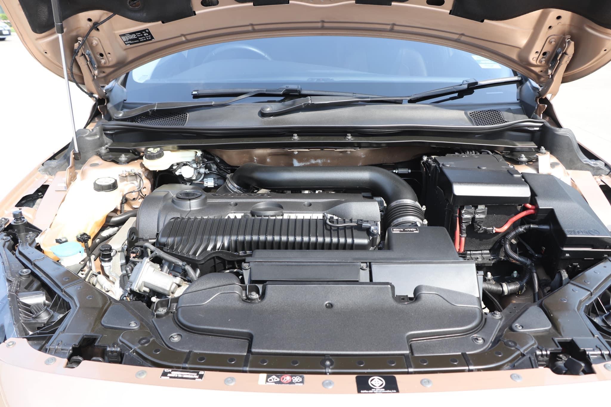 VOLVO V40 2.0 T5 Cross Country ปี2015