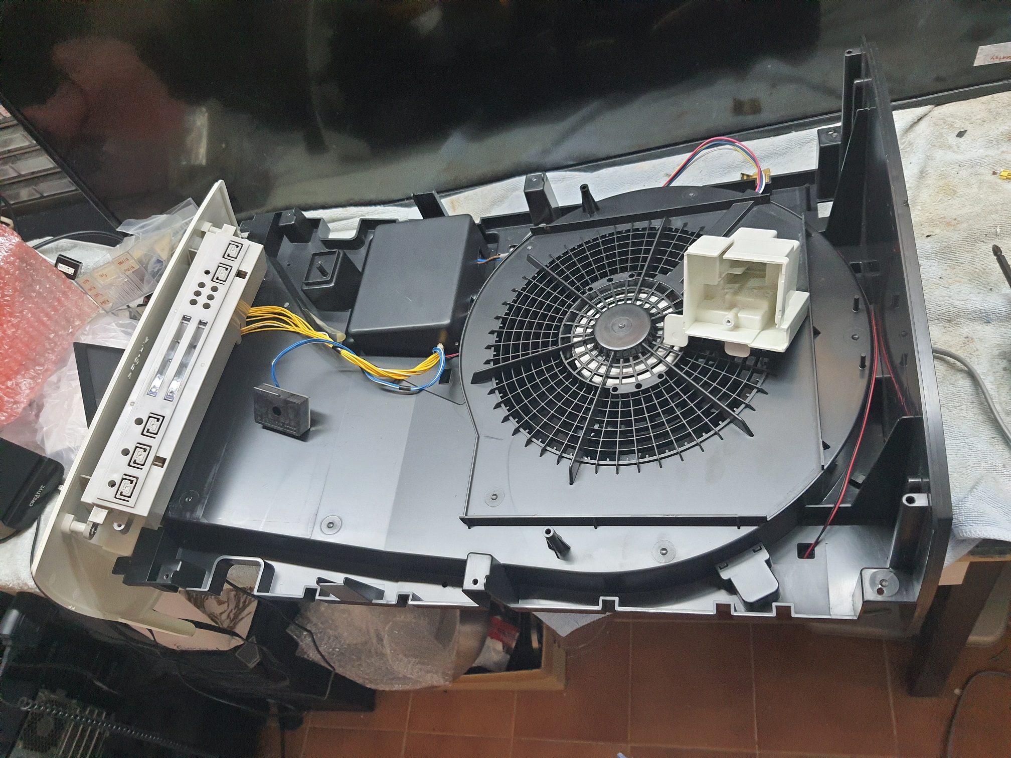 ซ่อมเครื่องฟอกอากาศ ยี่ห้อ SHARP รุ่น FU-A80TA-W อาการเปิดไม่ติด