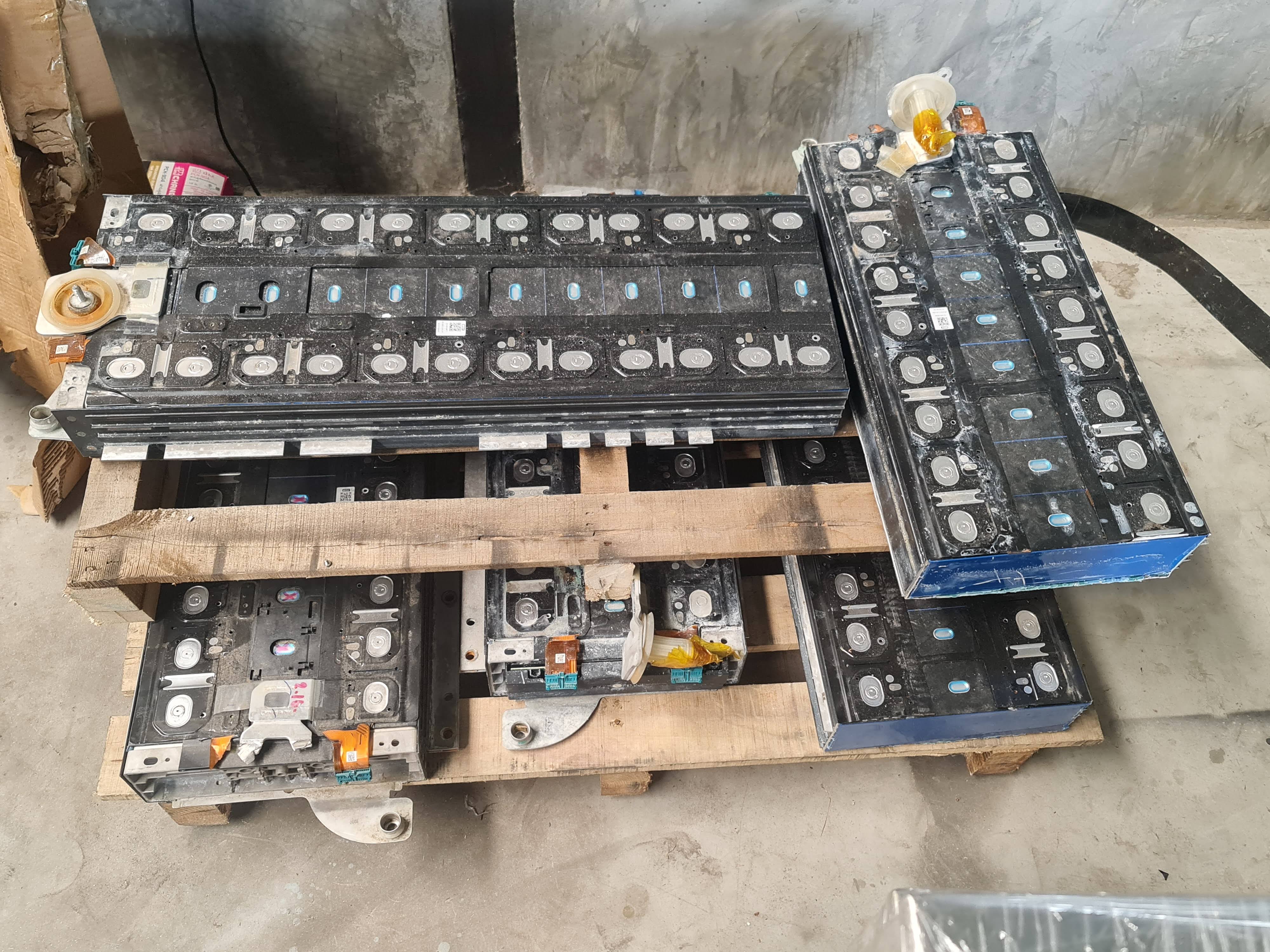 แบตเตอรี่ลิเทียมจากรถไฟฟ้า EV Car lithium battery module pack chassic