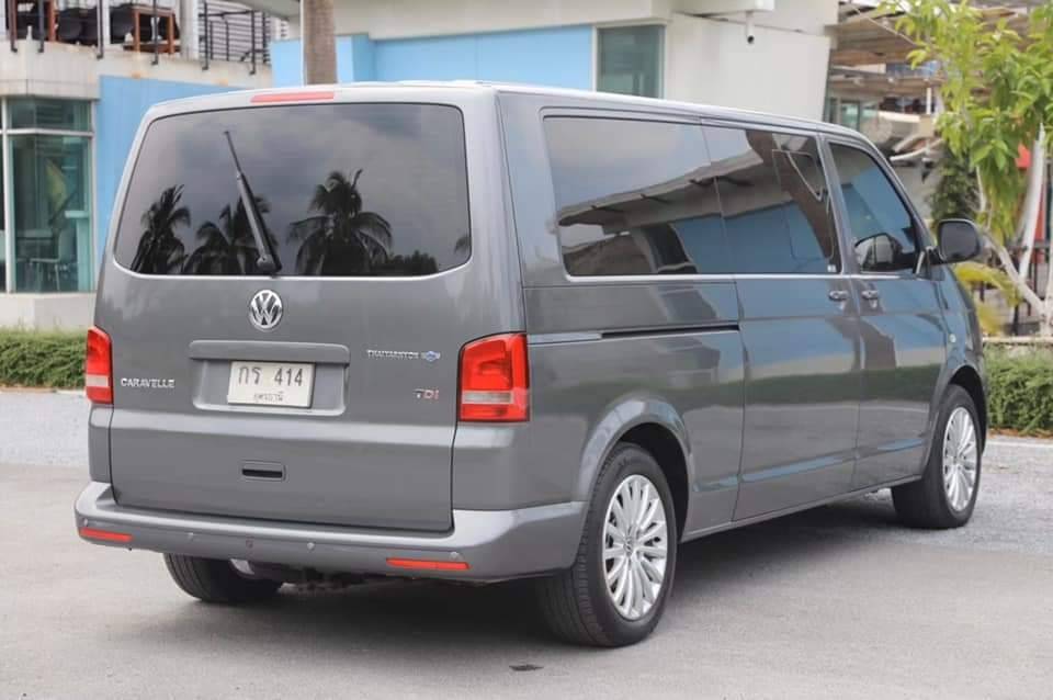 Volkswagen Caravelle สีเทาเข้ม ปี 2013