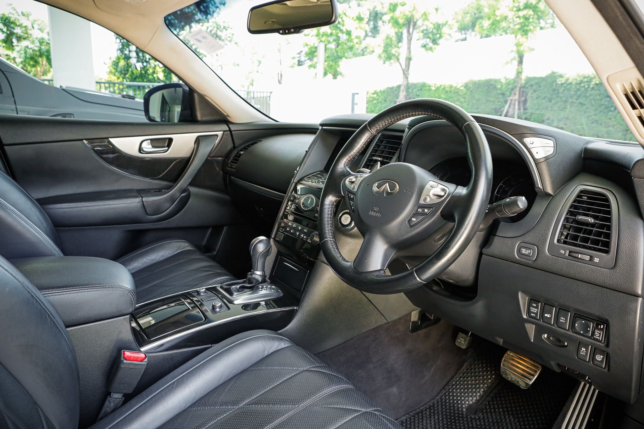 Infiniti FX30d ปี 2015