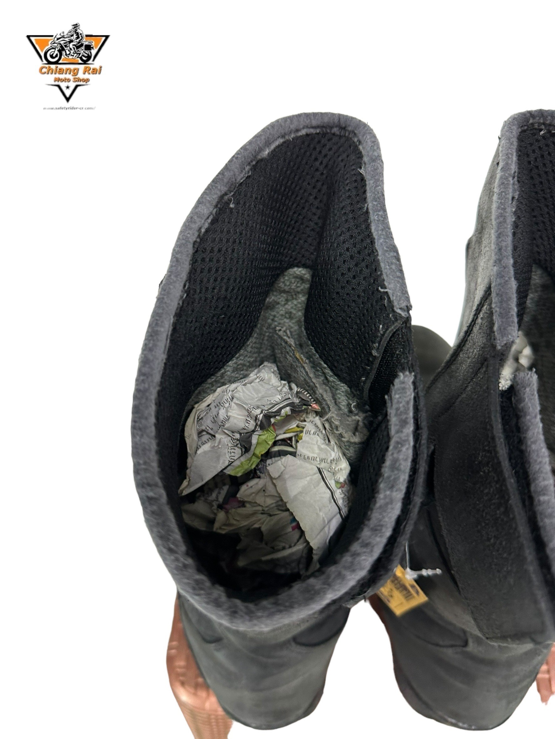 รองเท้าขี่มอเตอร์ไซด์( มือสอง) RCBS-668 Size ขนาดจากป้าย 45:EUR / 10:UK / 27.9:Cm.(dainese)