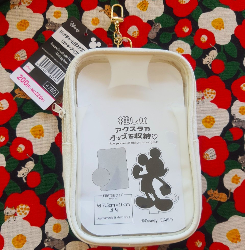 ของแท้จากญี่ปุ่น Disney Mickey mouse กระเป๋า (หนัง) ใส่ของ มิกกี้เม้าส์ ใส่โทรศัพท์ มือถือ กดปุ่ม สัมผัสจอได้ Size : 7.5 x 10 cm Square Pouch with Bag Charm Mickey Icon