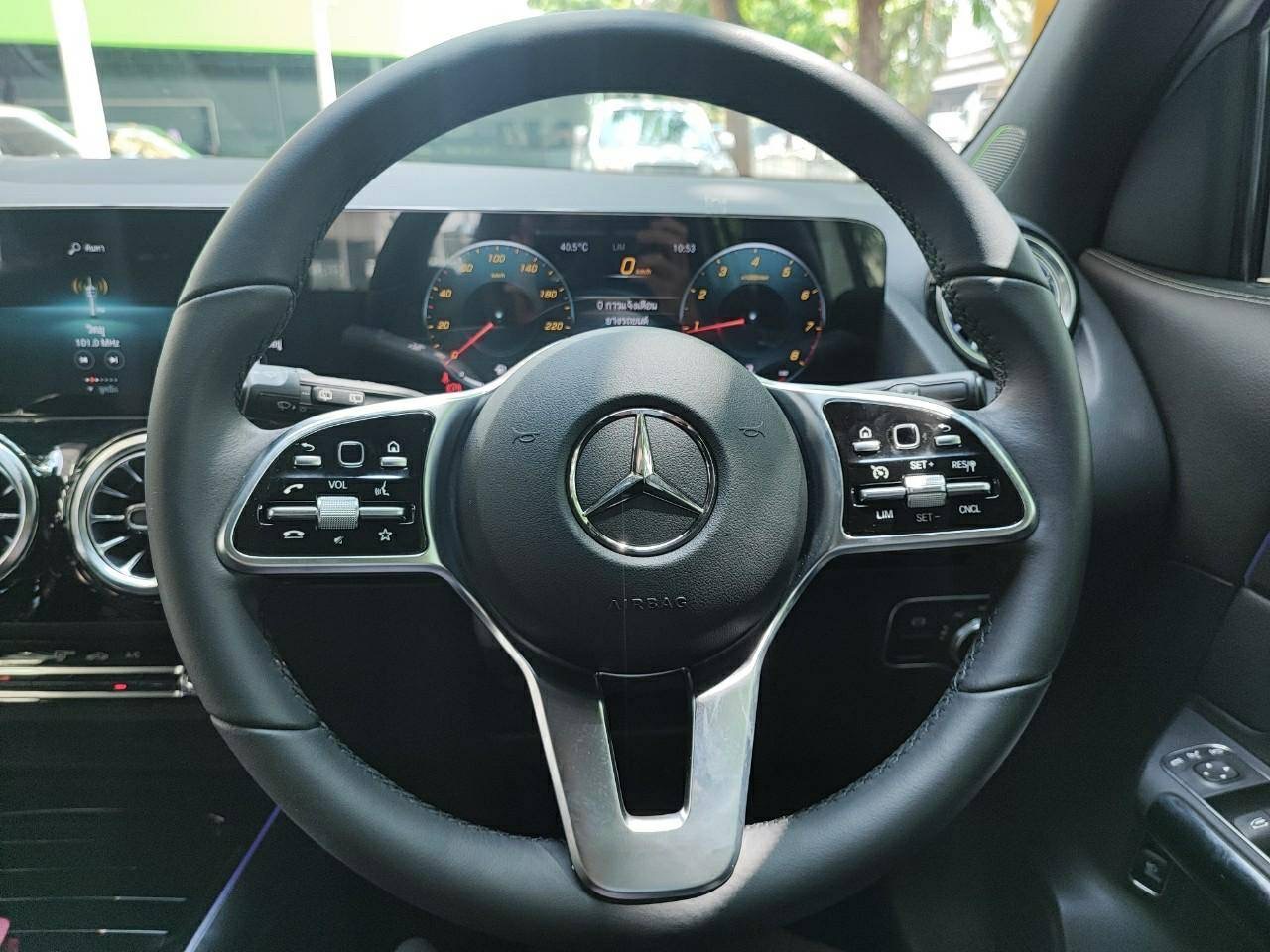 MERCEDES BENZ GLA 200 Progressive ปี2022