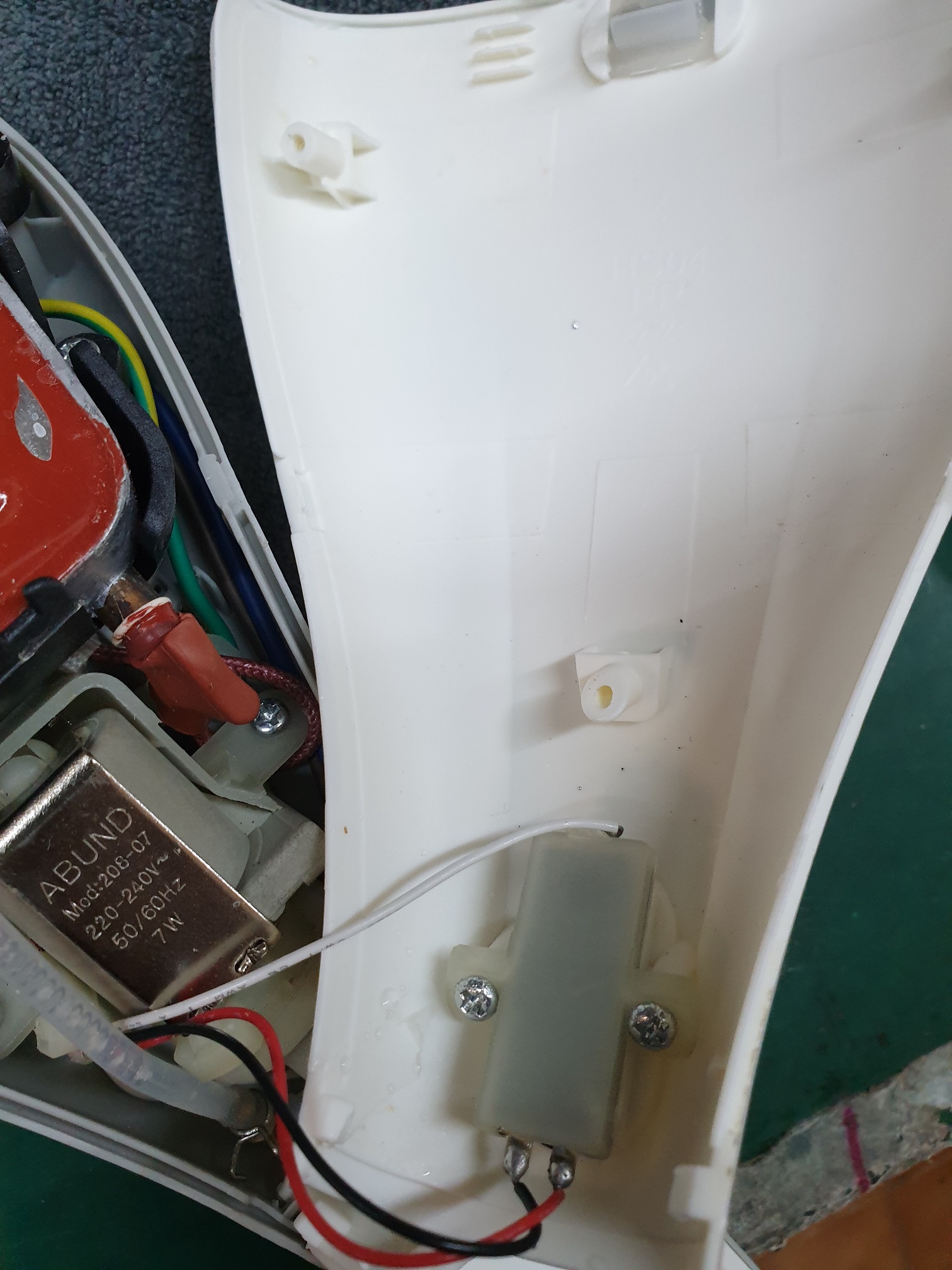 ซ่อมเตารีดไอน้ำแบบพกพา ยี่ห้อ @HOME รุ่น HO0219 อาการไอน้ำไม่ออก