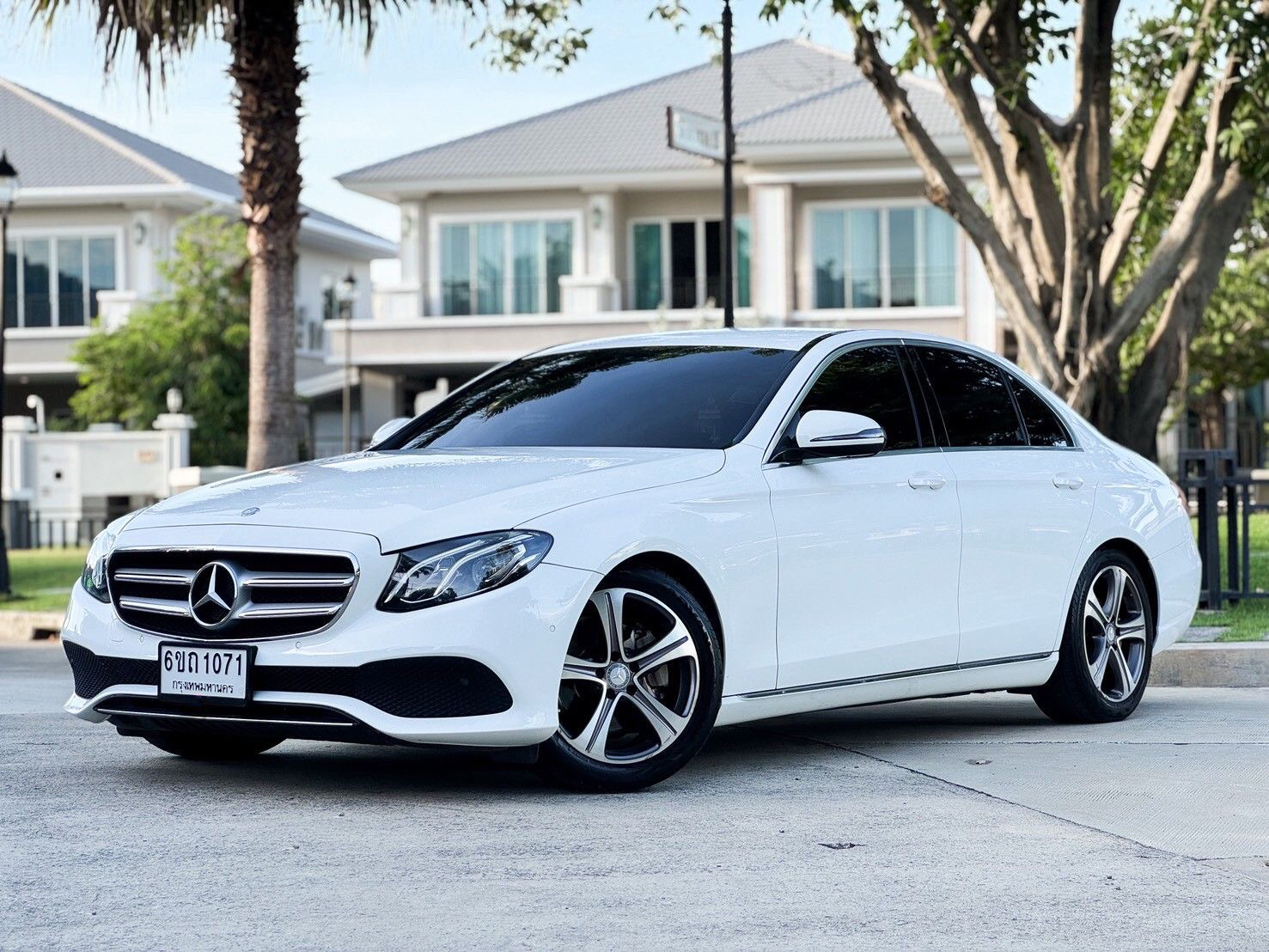 Mercedes Benz E220d (ดีเซลล้วน) Top W213 ปี 2017