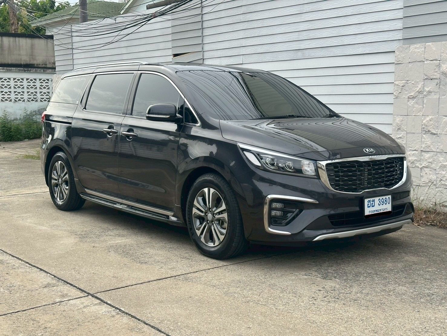 KIA GRAND CARNIVAL 2.2 SXL สีเทา ปี 2019 รุ่นท็อป