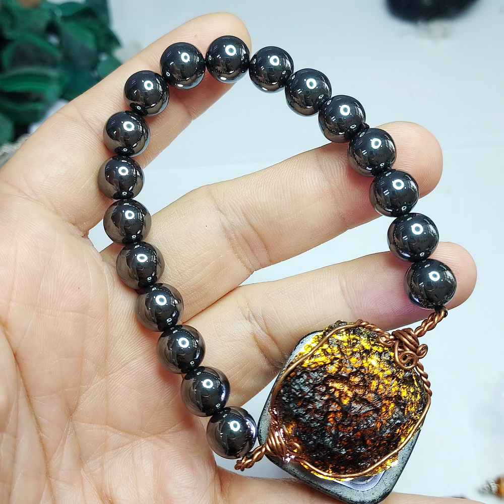 สร้อยข้อมือ อุลกมณีโปร่งแสง(สะเก็ดดาวไทย) และเม็ดหินเฮมาไทต์