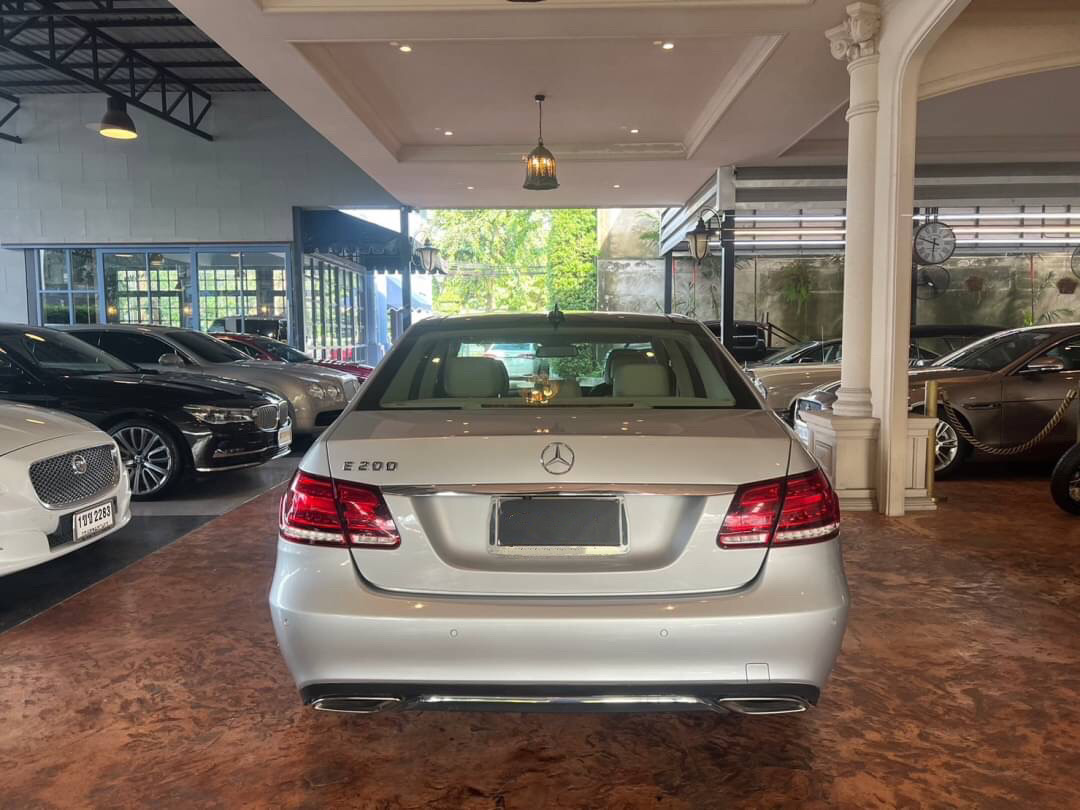 Mercedes Benz E200 Saloon MinorChange ปี 2014