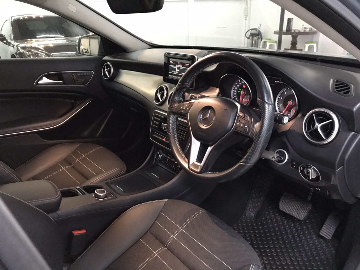 Mercedes Benz GLA200 ปี 2015