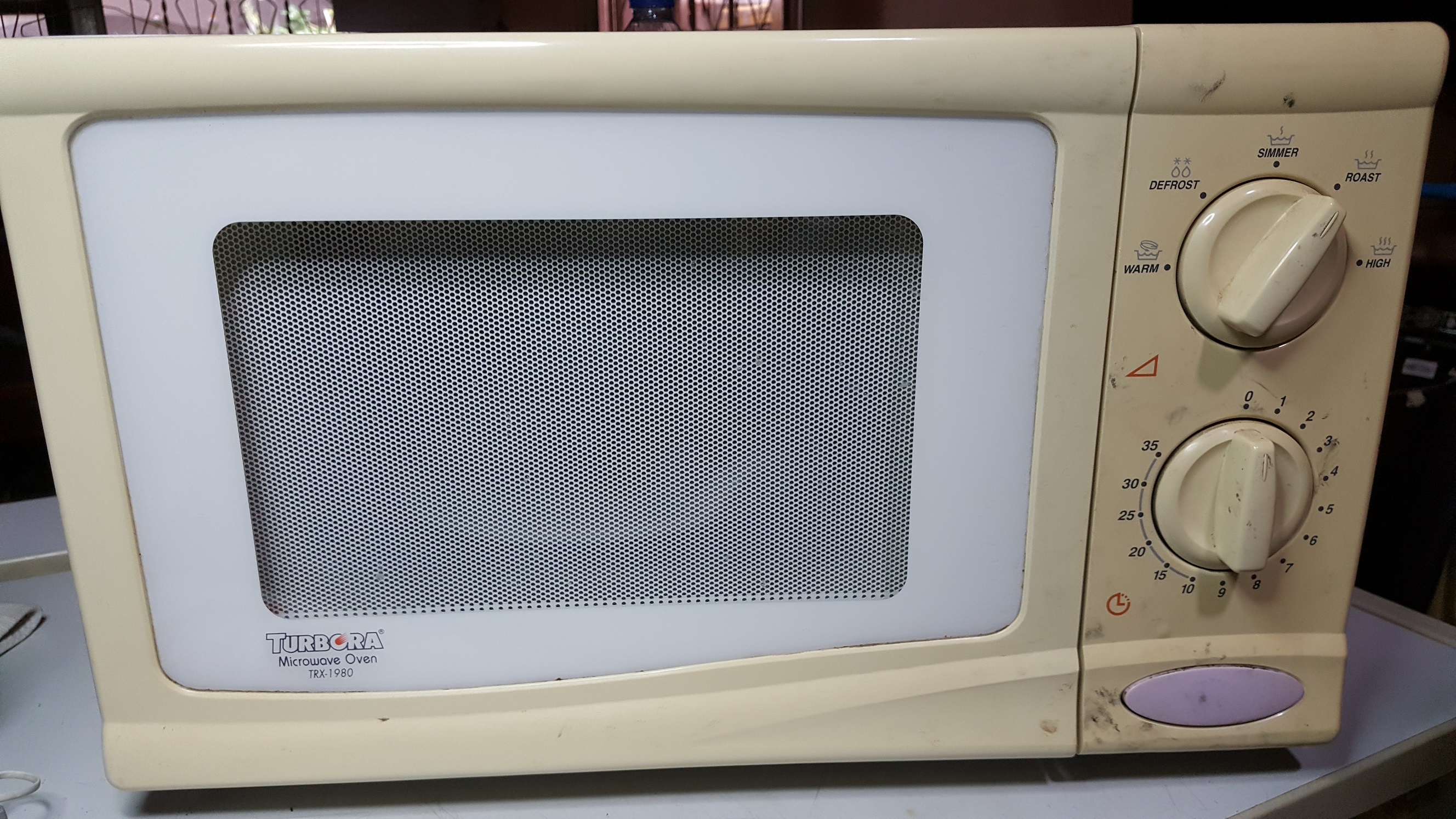 ซ่อมไมโครเวฟ ยี่ห้อ TURBORA รุ่น TRX-1980 ขาดันประตูไมโครเวฟหัก