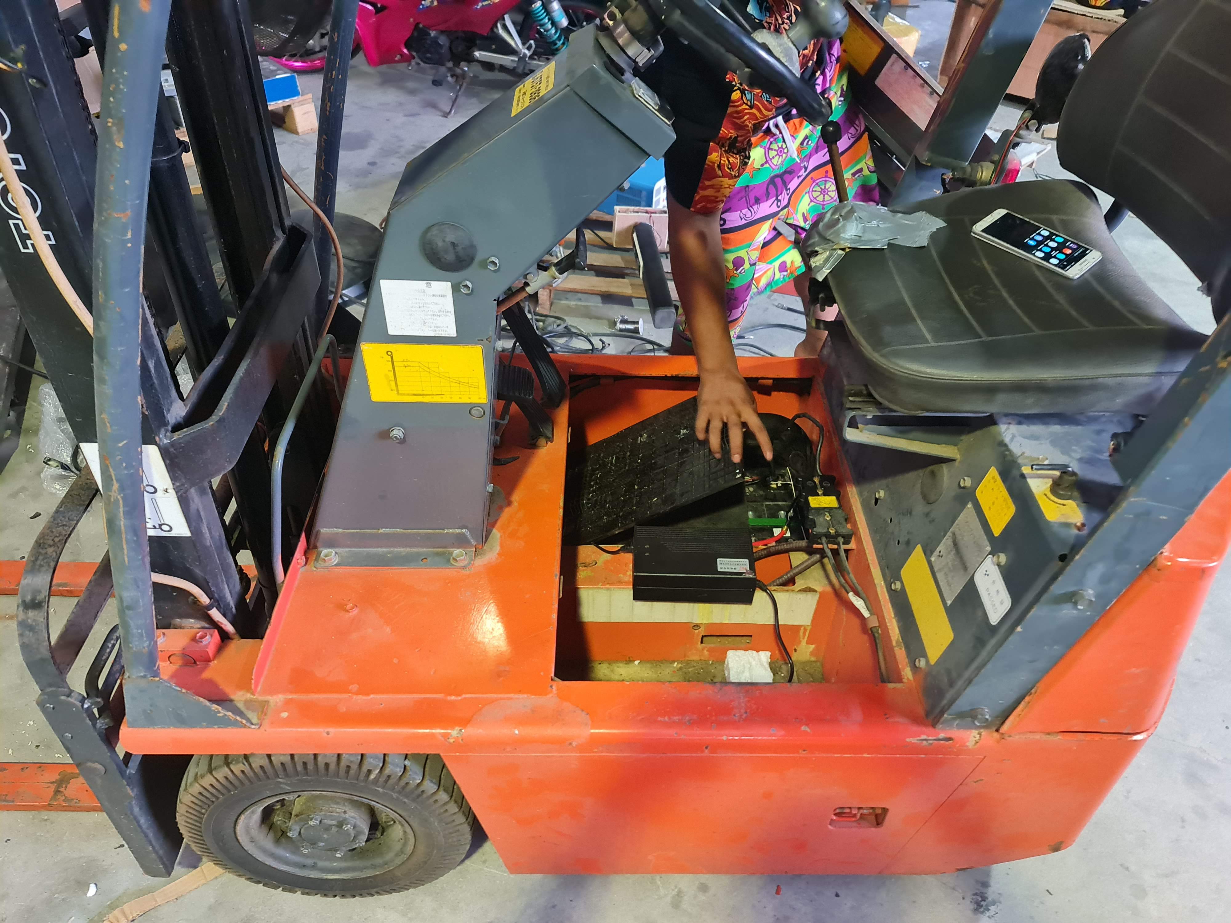 แบตเตอรี่ลิเทียมสำหรับรถยกไฟฟ้า โฟลคลิทฟ์ไฟฟ้า electric forklift ขนาด 0.5 ตัน 24v 48v