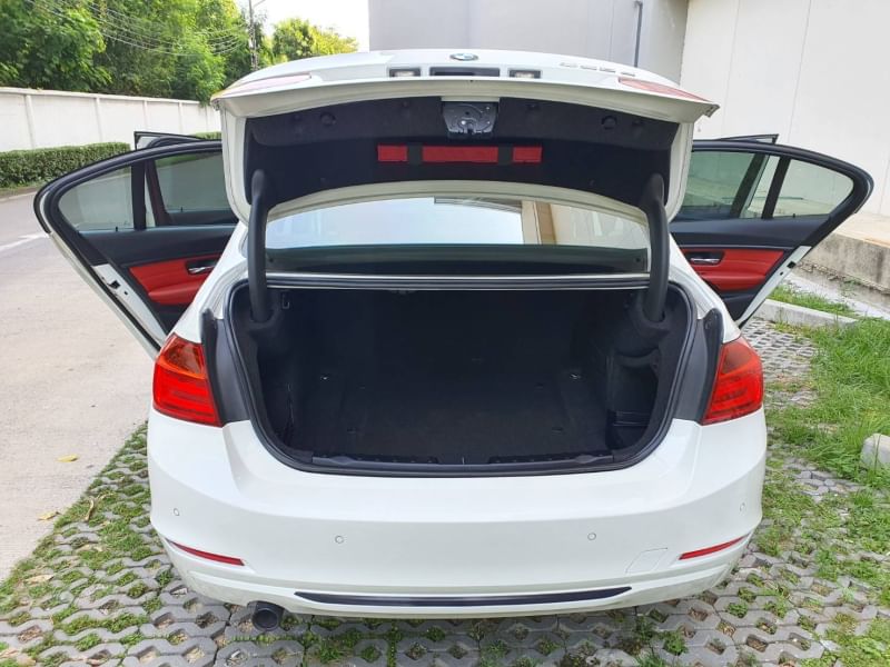 BMW 320d Sport F30 สีขาว ปี 2012