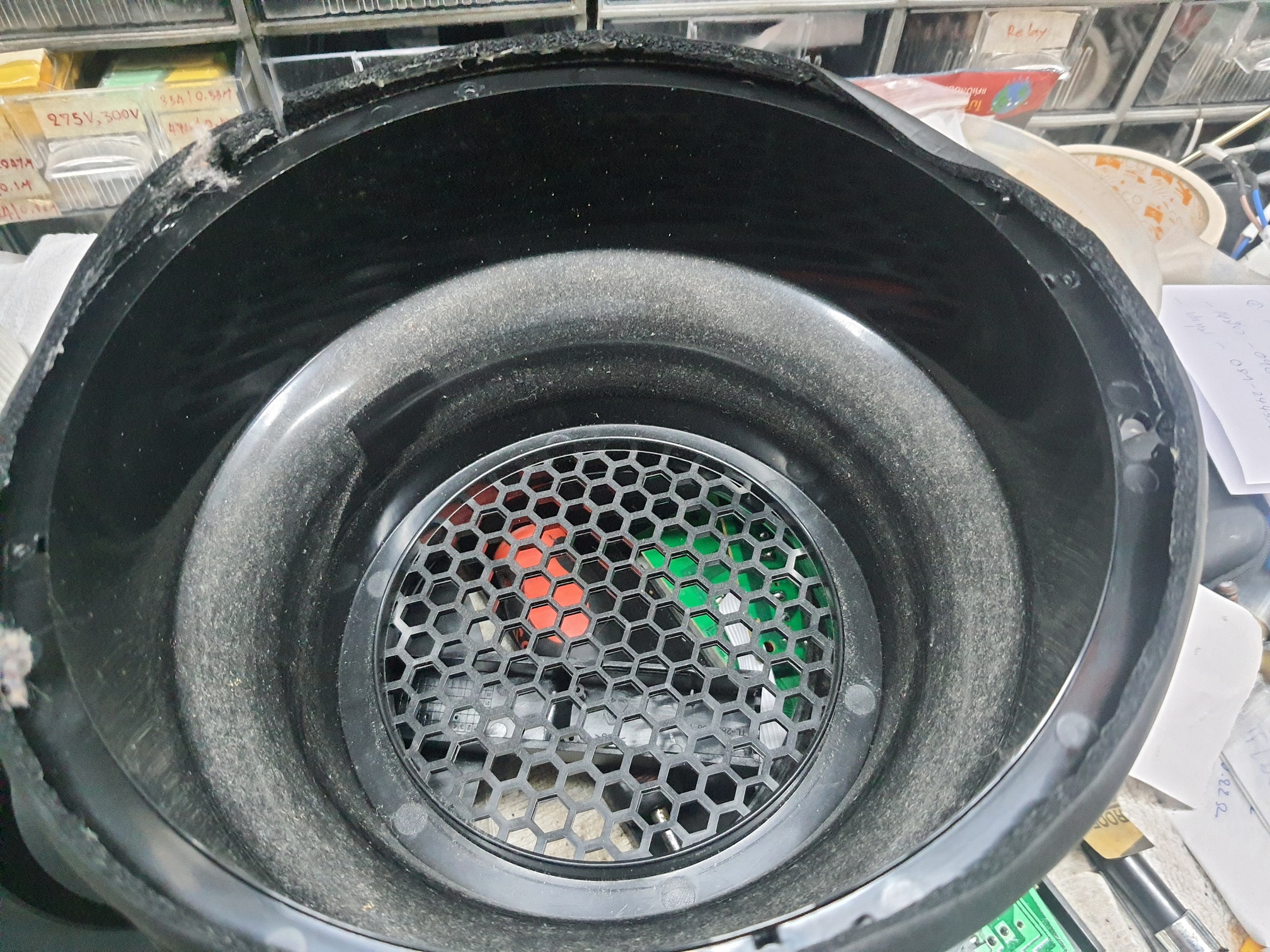 ซ่อมเครื่องฟอกอากาศ ยี่ห้อ PHILIPS รุ่น AC0820 อาการพัดลมมีเสียงดัง