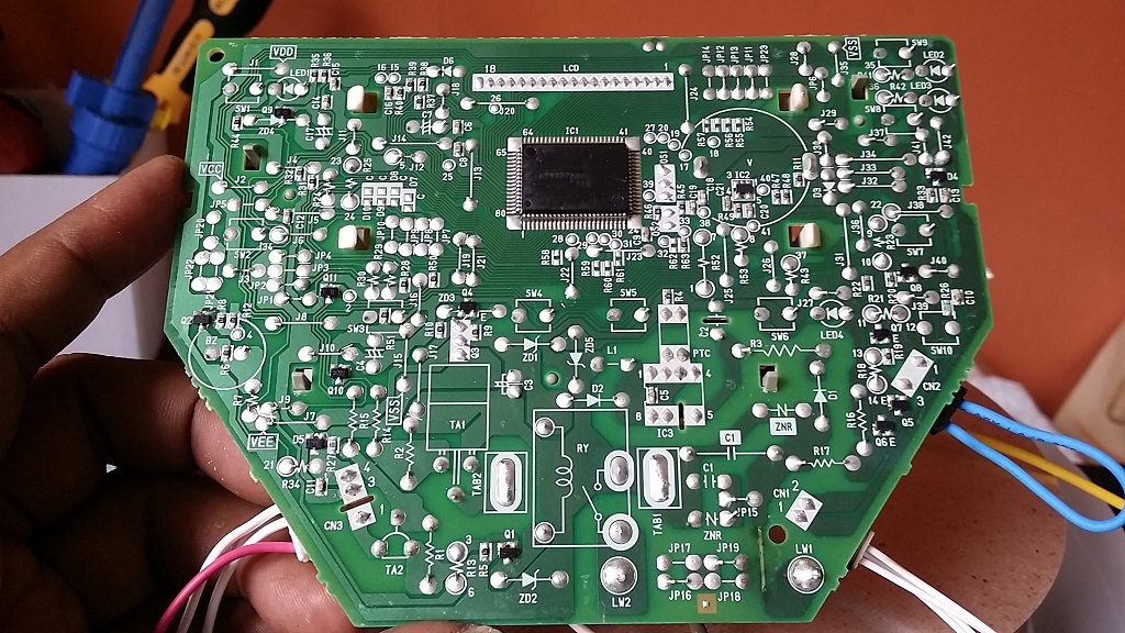 ซ่อมหม้อหุงข้าว ยี่ห้อ ZOJIRUSHI รุ่น NS-ZCC10 อาการซ๊อตเนื่องจากเสียบไฟ 220V