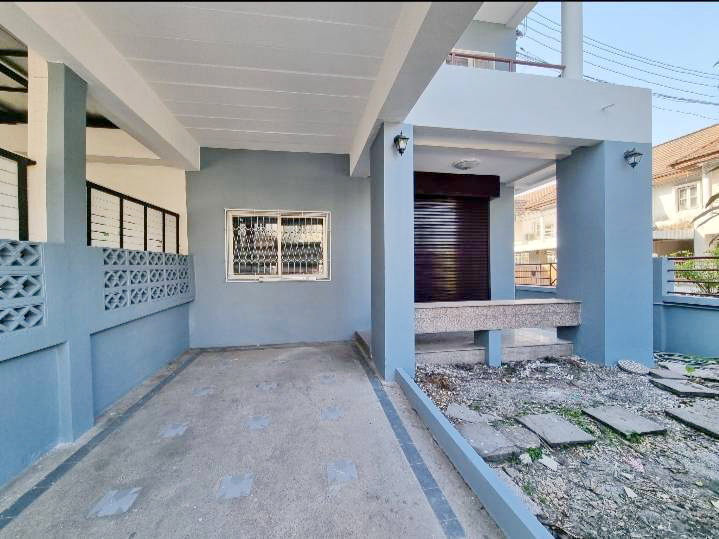 ให้เช่าบ้านแฝดห้องมุม 3 ชั้น (ไม่มีเฟอร์) เส้นเลียบคลองประปา ใกล้ MRT เมืองทองธานี