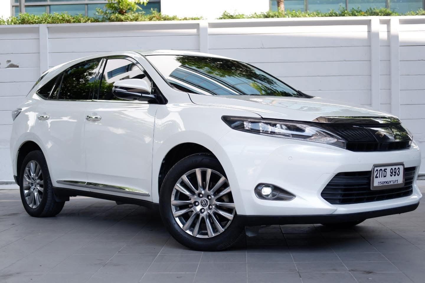 TOYOTA HARRIER สีขาวมุก ปี 2014