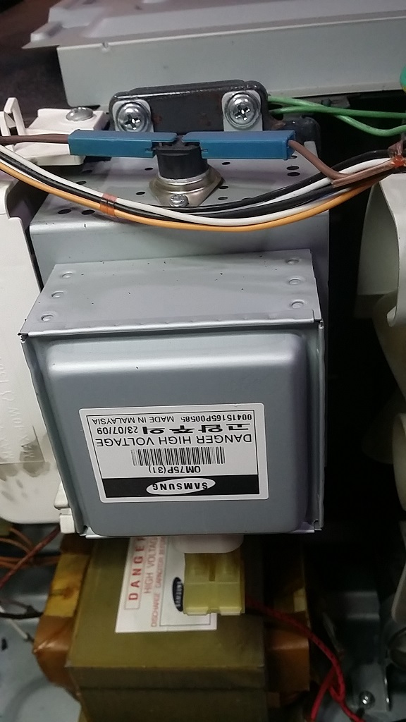 ซ่อมไมโครเวฟ ยี่ห้อ SAMSUNG รุ่น GE107Y อาการไฟเข้าแต่ไม่ร้อน
