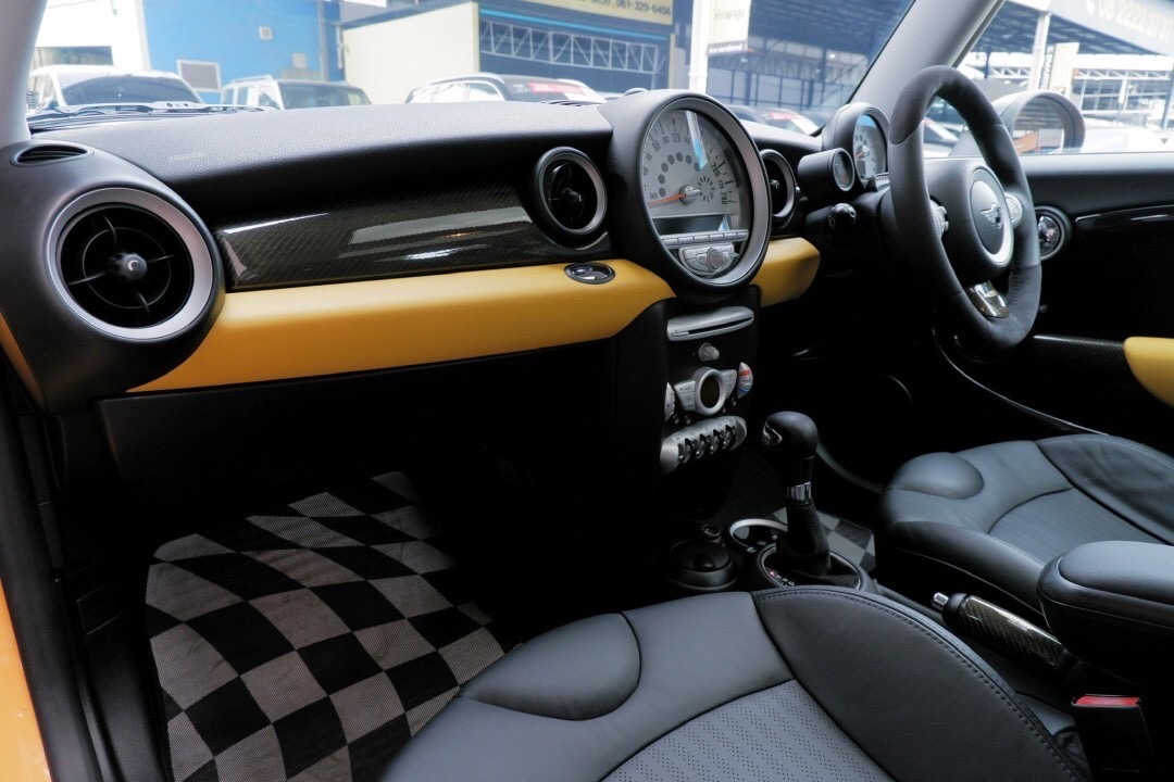 Mini R56 Hatch Cooper S Look 2 ปี 2008