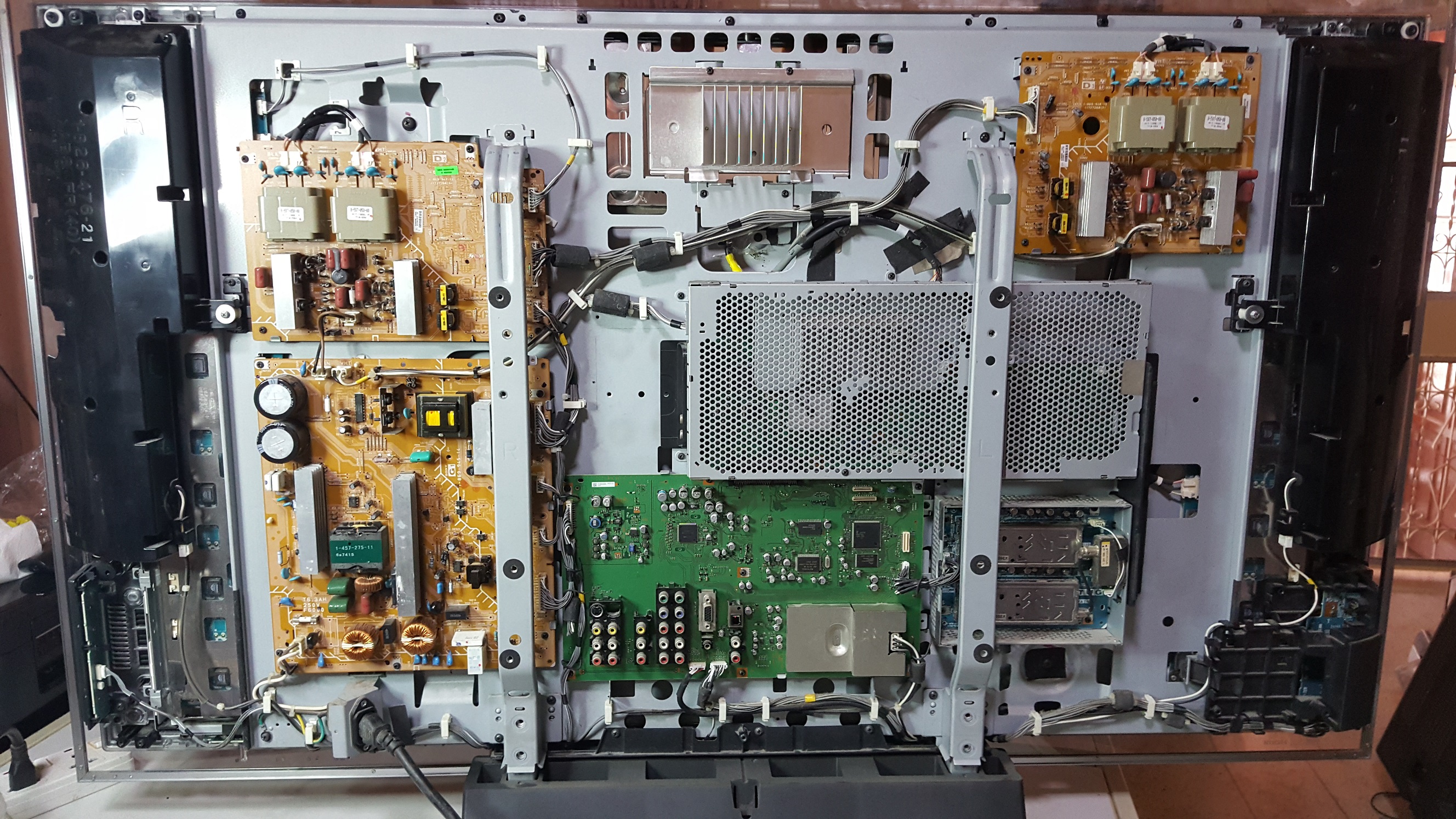 ซ่อมโทรทัศน์ LCD-TV ยี่ห้อ SONY รุ่น KLV-46X250A อาการมีเสียไม่มีภาพ