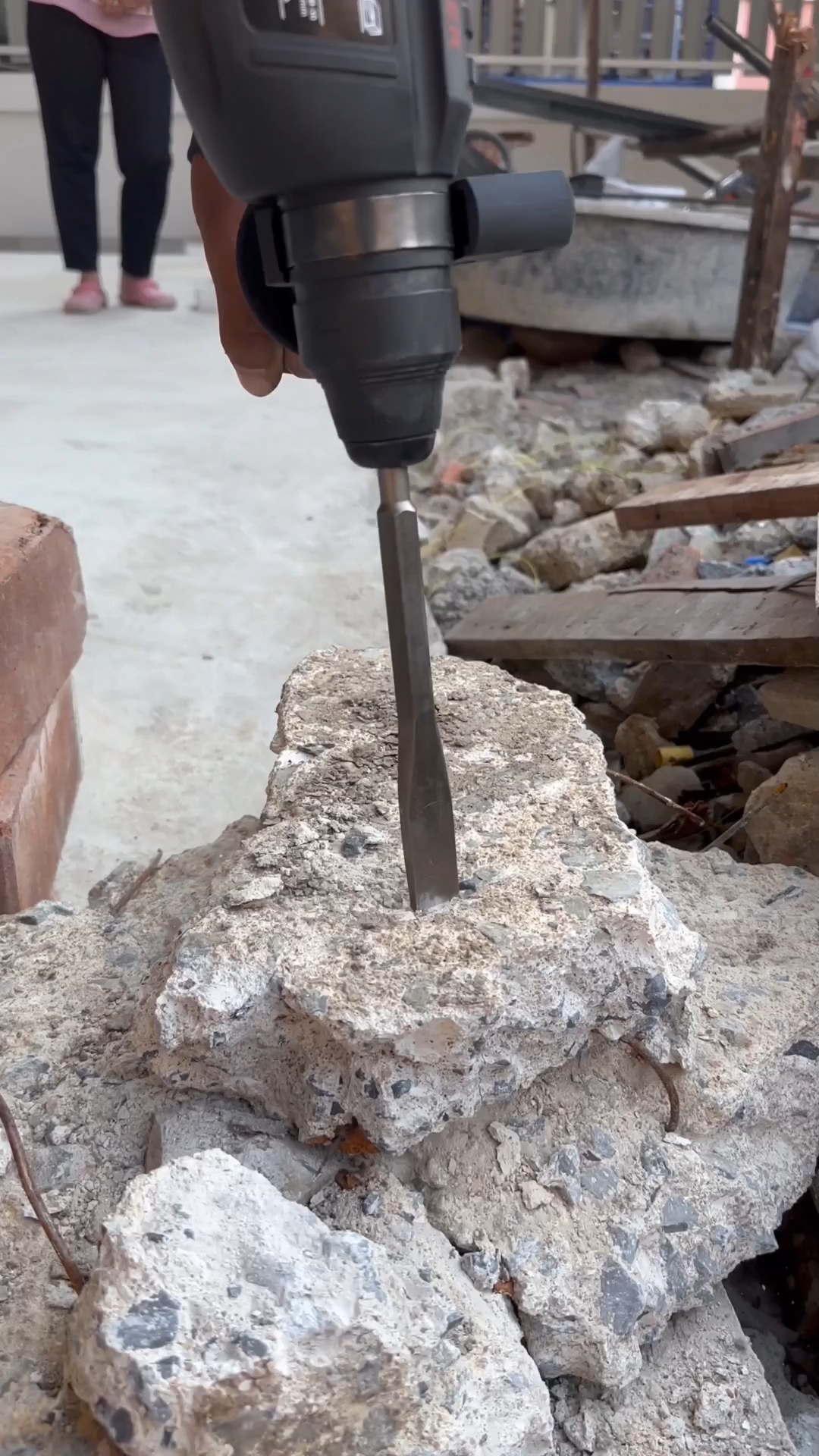 สว่านโรตารี่ไร้สาย 3 ระบบ ยี่ห้อ AKITA 399V