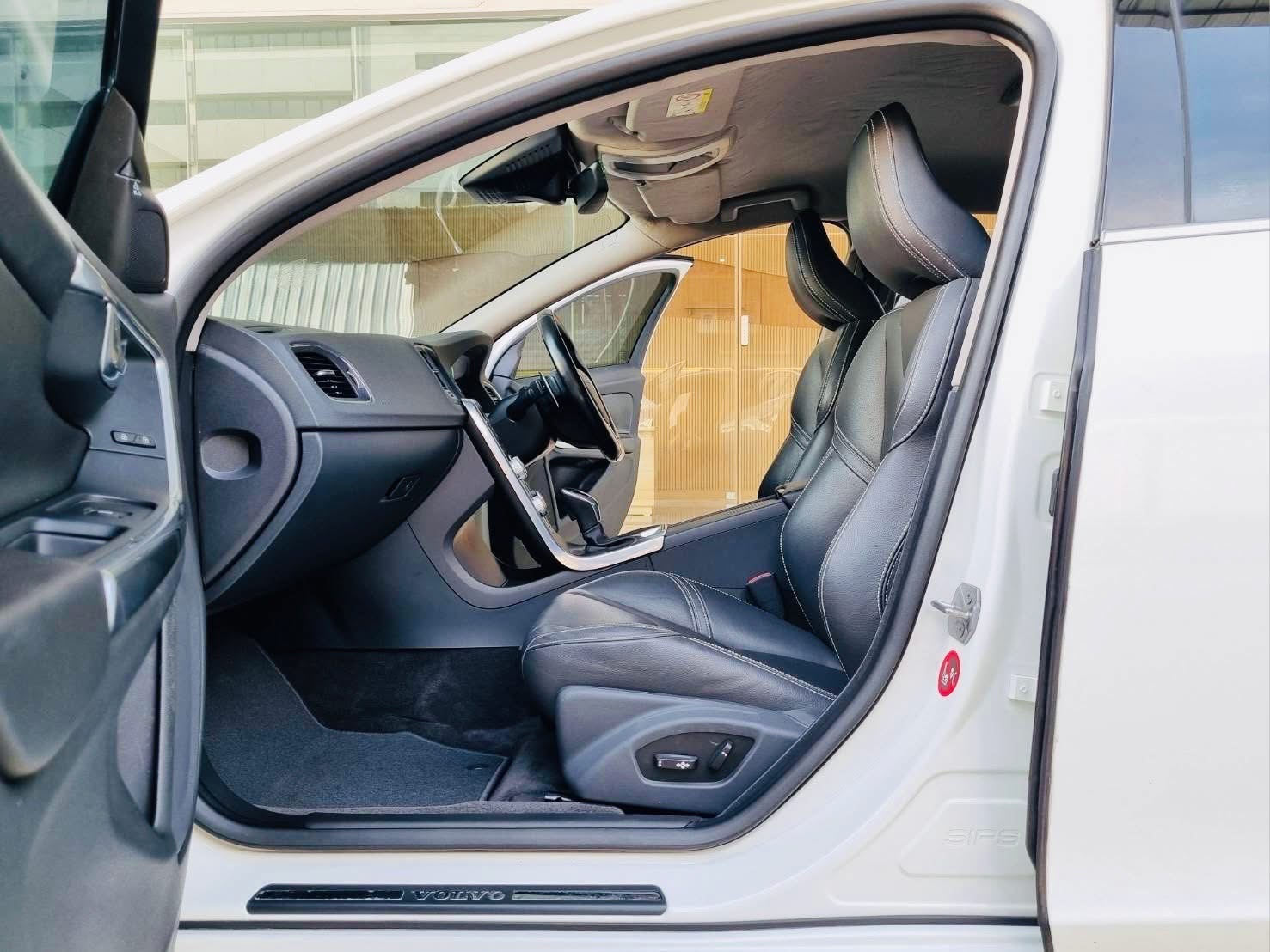 VOLVO S60 T5 Minor Change ปี 2016