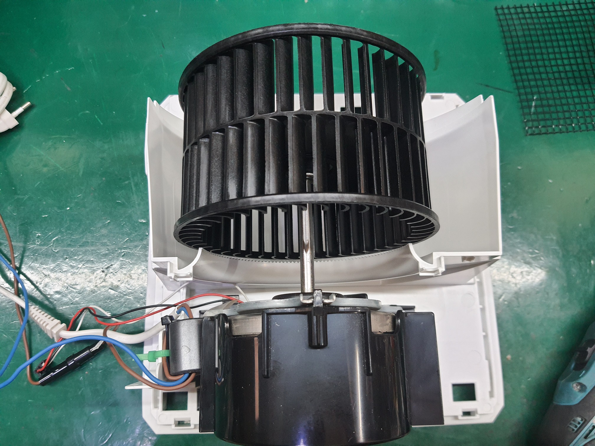 ล้างเครื่องฟอกอากาศ ยี่ห้อ DAIKIN รุ่น MC40UVM6