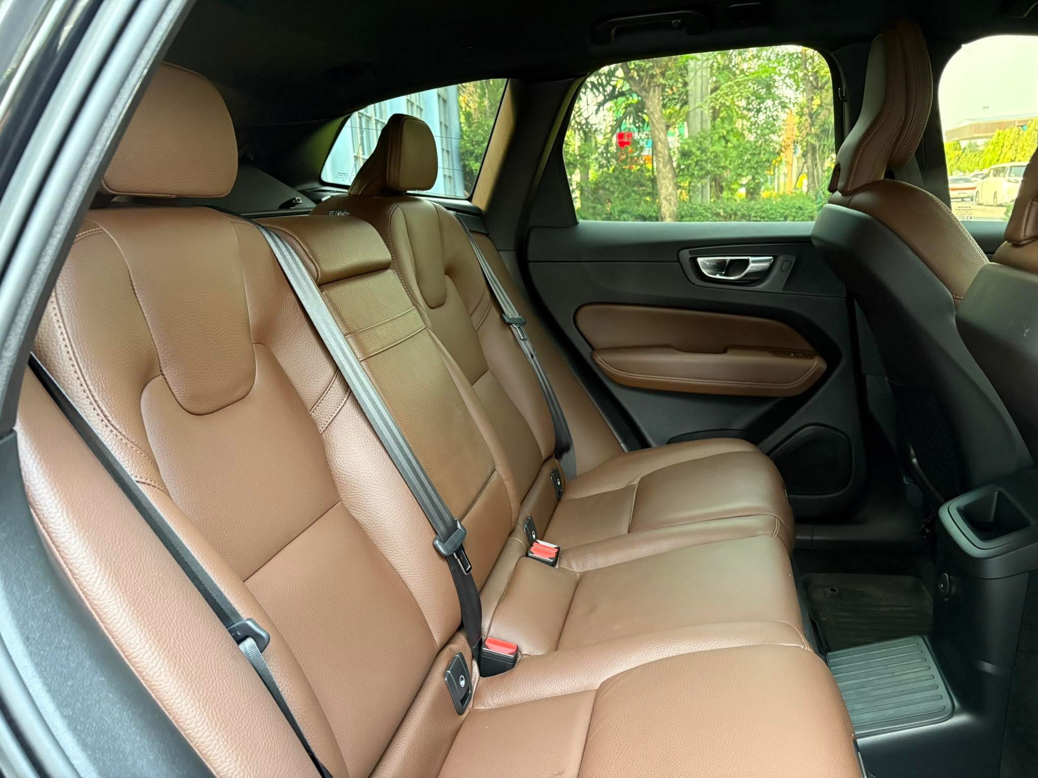 Volvo XC60 T8 recharge R design ปี 2021