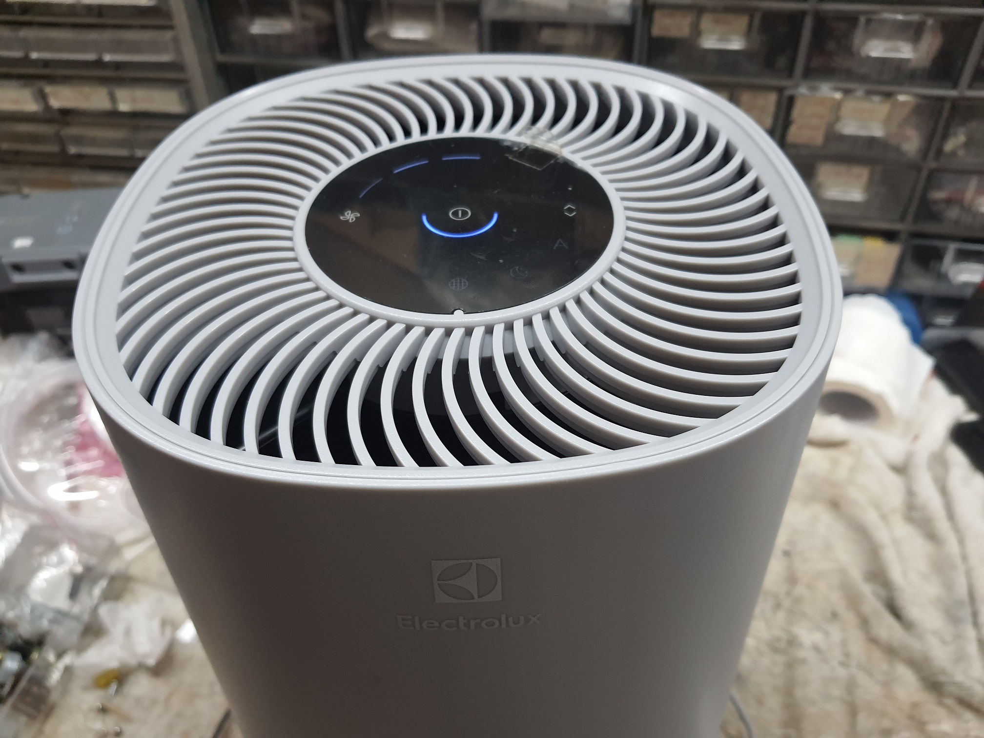 ซ่อมเครื่องฟอกอากาศ ยี่ห้อ ELECTROLUX รุ่น FA31-202GY อาการพัดลมมีเสียงดัง