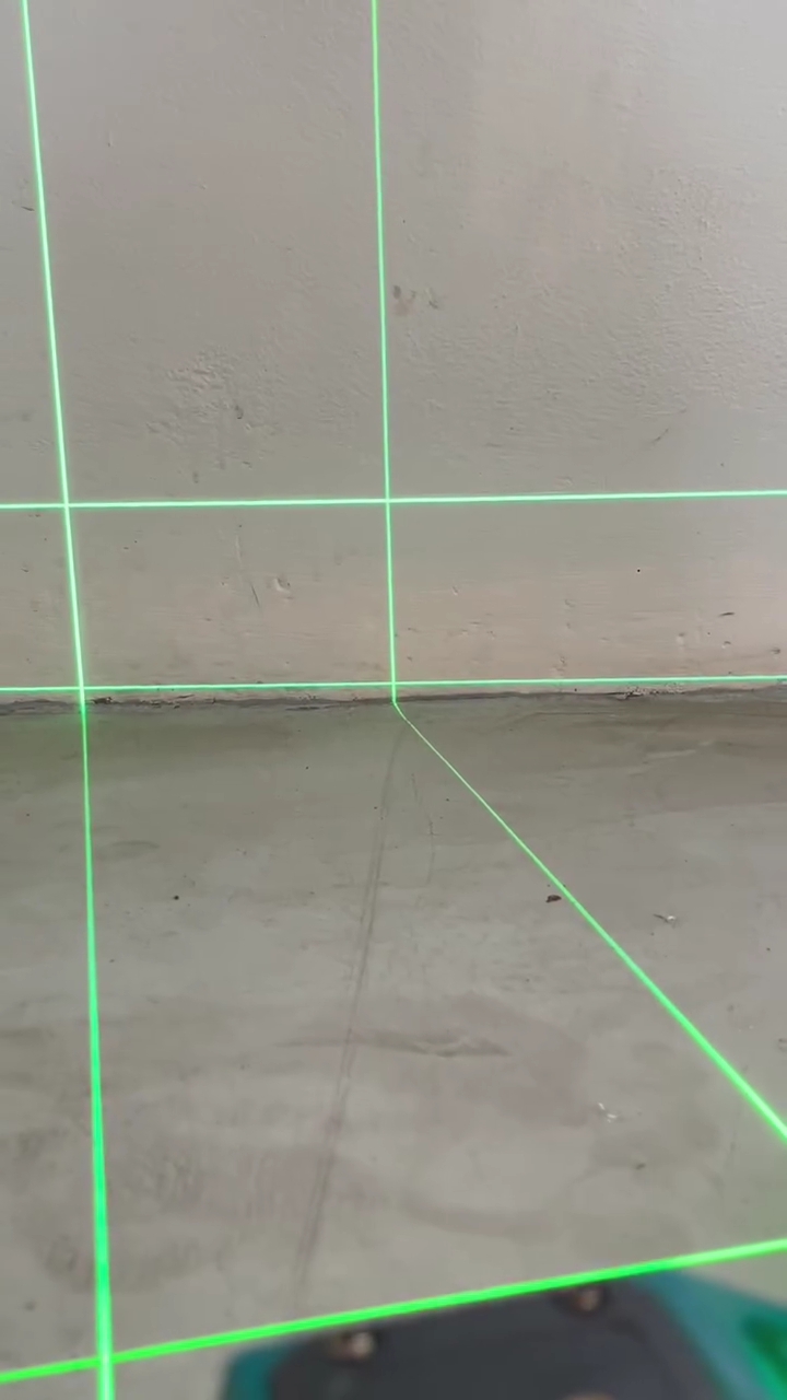 เครื่องวัดระดับเลเซอร์ ยี่ห้อ AKITA มีมาให้เลือก 2 แบบ 12 เส้น และ 16 เส้น