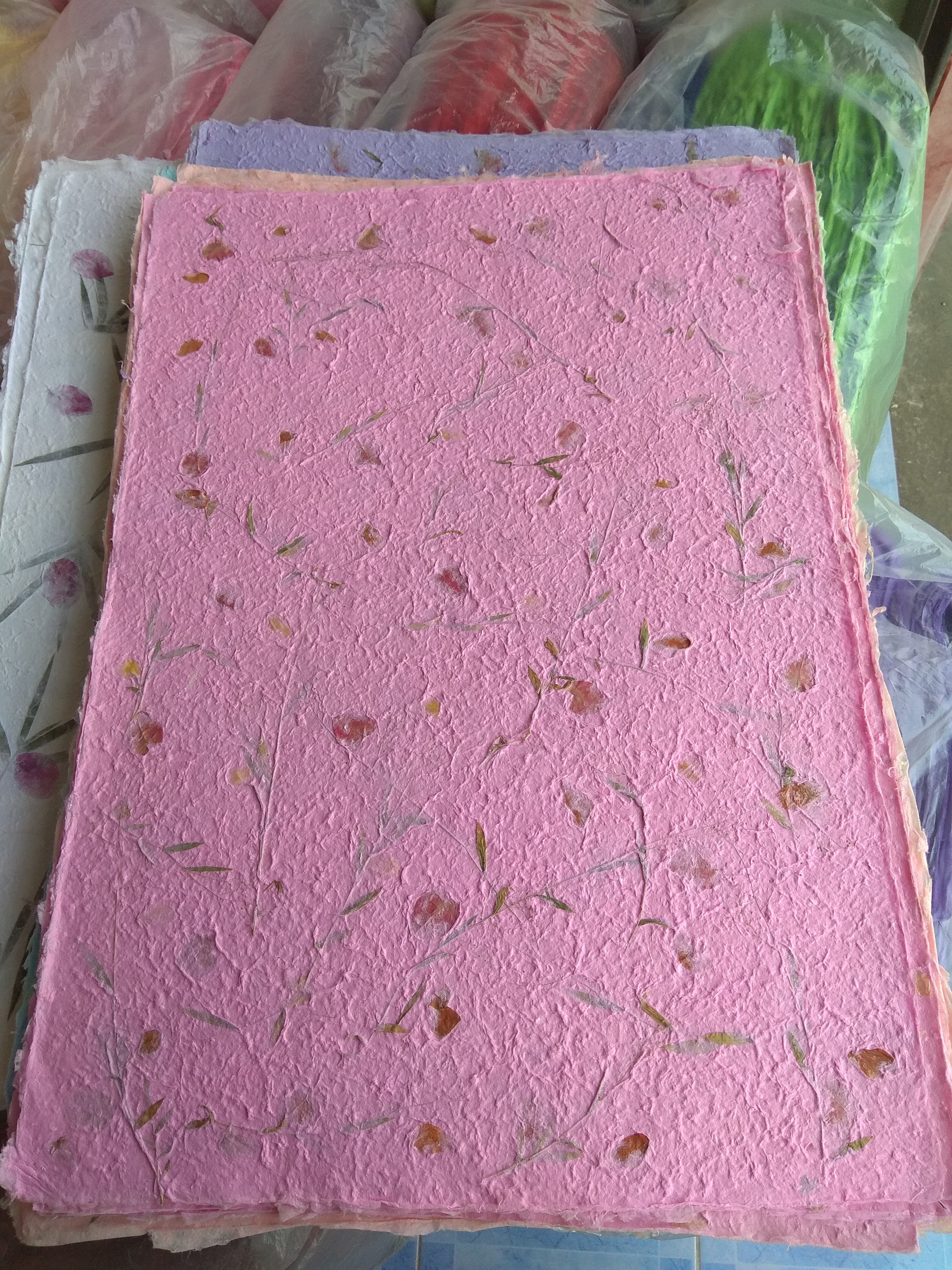 กระดาษสา หนา แบบขรุขระ มีดอกไม้ในตัว ไม่ขายปลีก เลือกสีทักไลน์