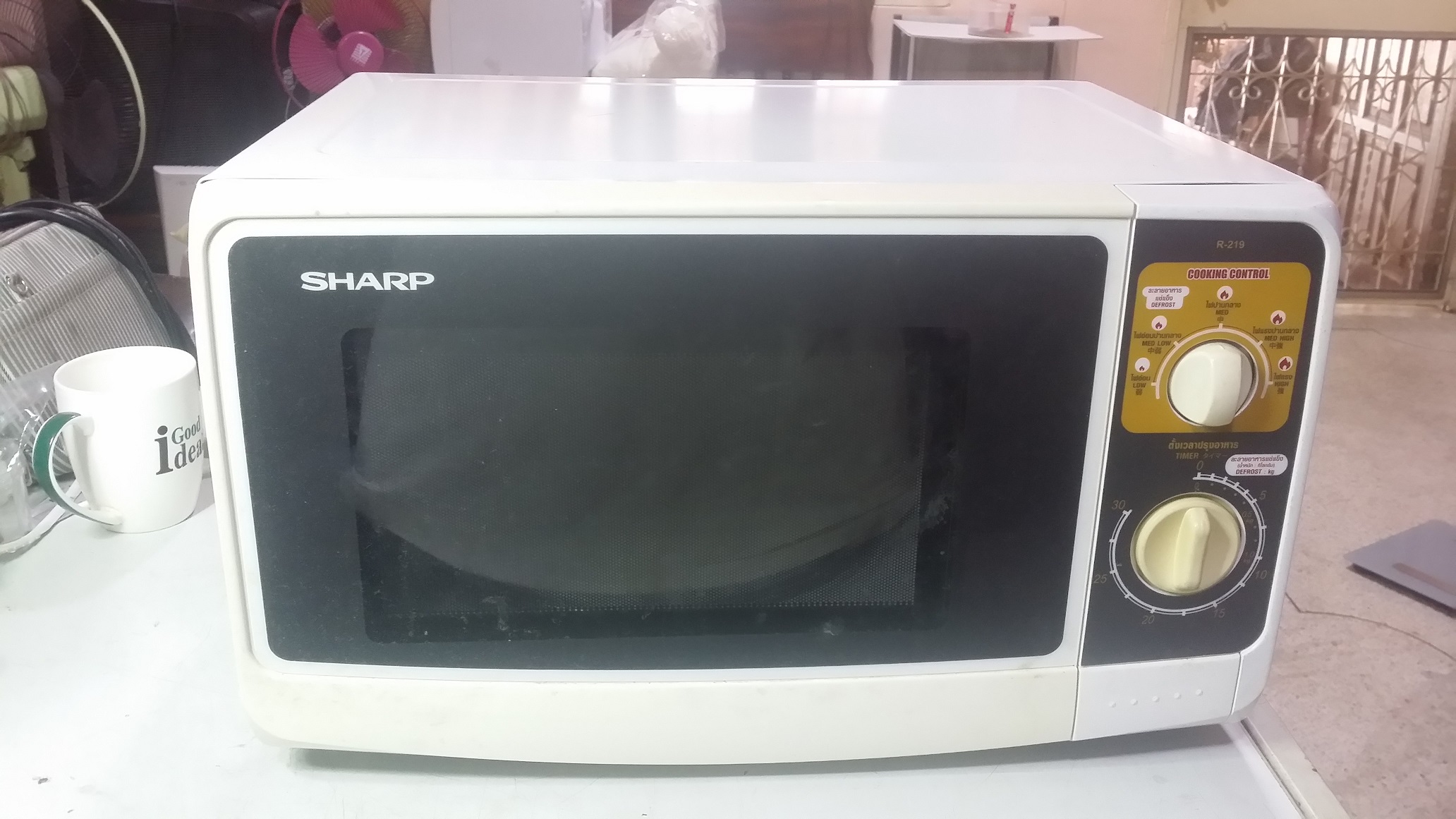 ซ่อมไมโครเวฟ ยี่ห้อ SHARP รุ่น R-219 ปุ่มลูกบิดแตกทำให้ตั้งเวลาไม่ได้