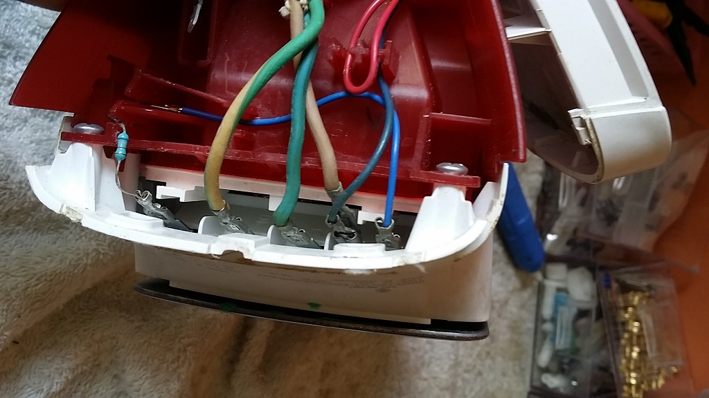 ซ่อมเตารีดไอน้ำ ยี่ห้อ PHILIPS รุ่น GC2560 อาการซ๊อตเปิดไม่ติด