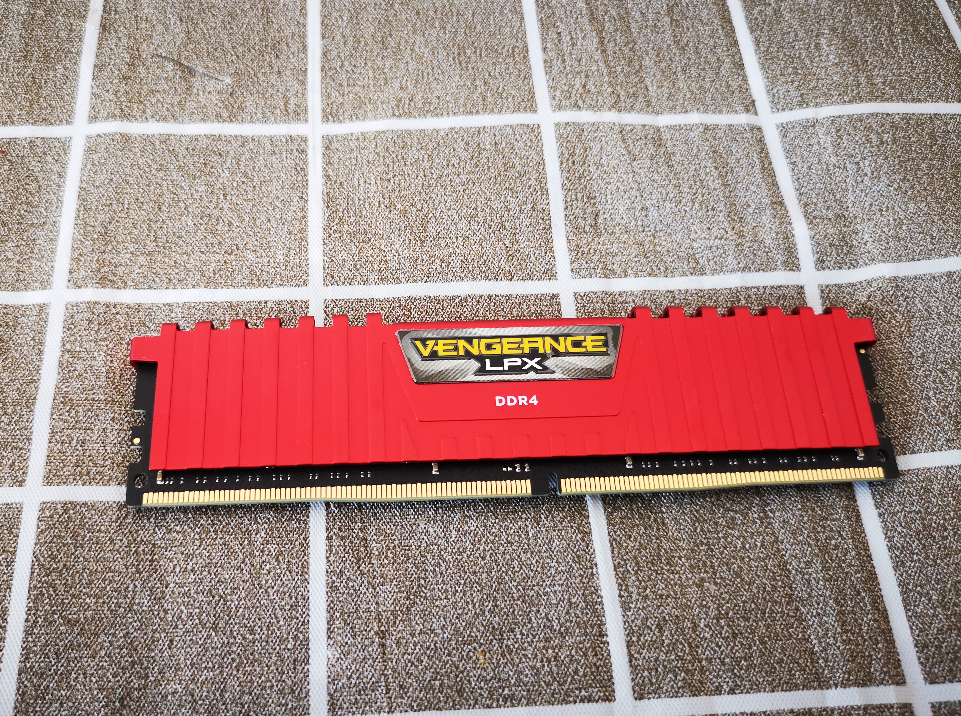 Ram Corsiar Vengeance LPX DDR4 8G/2666 (ดำ, แดง)
