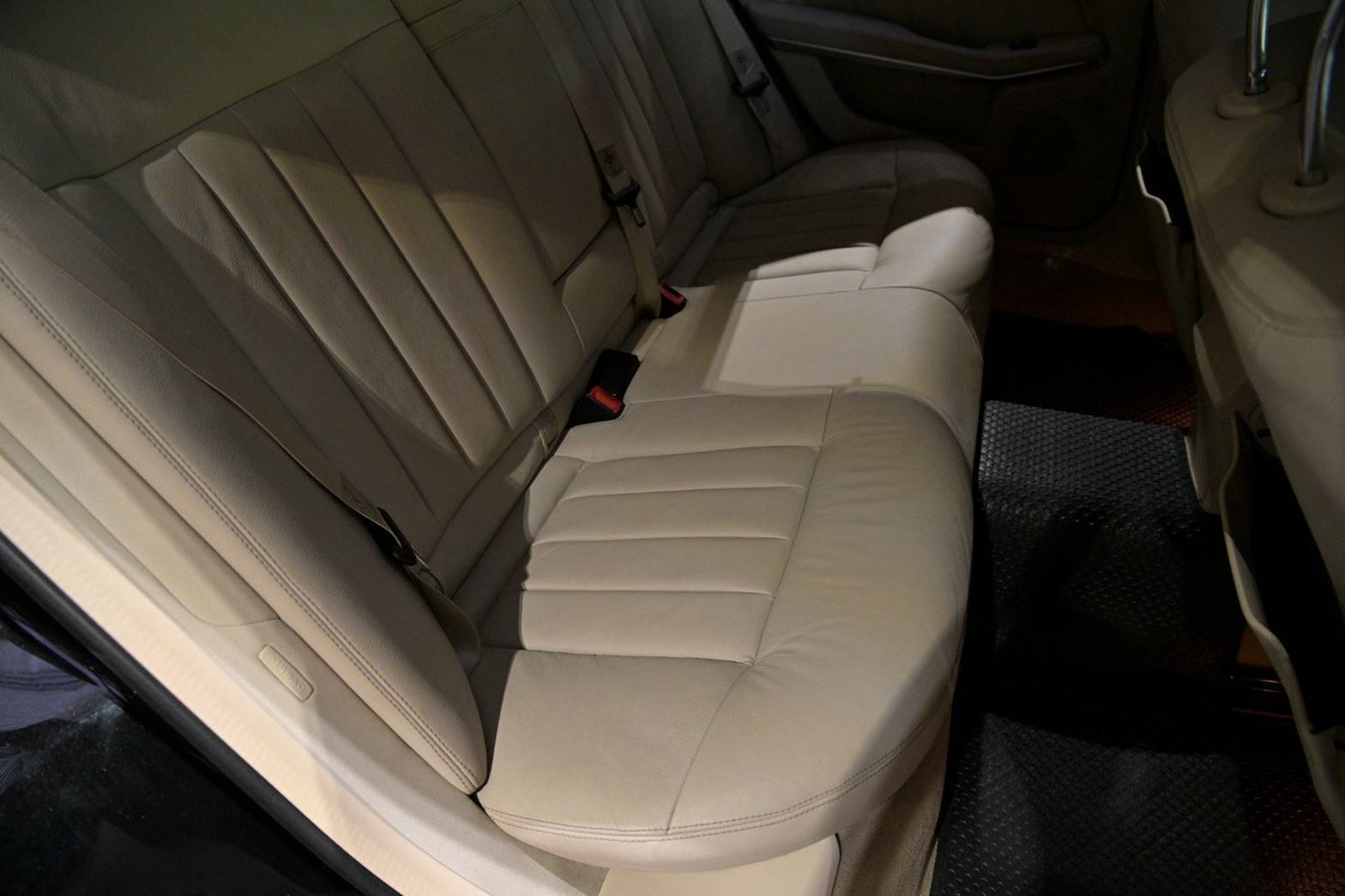 Mercedes-Benz E300 Bluetec Hybrid ปี 2013