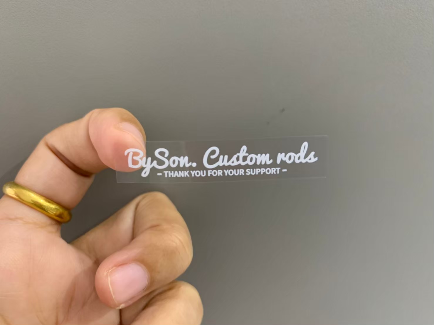 ฉลากสินค้าใสตัวหนังสือขาว สติ๊กเกอร์ใสพิมพ์สีขาว พิมพ์หมึกขาว