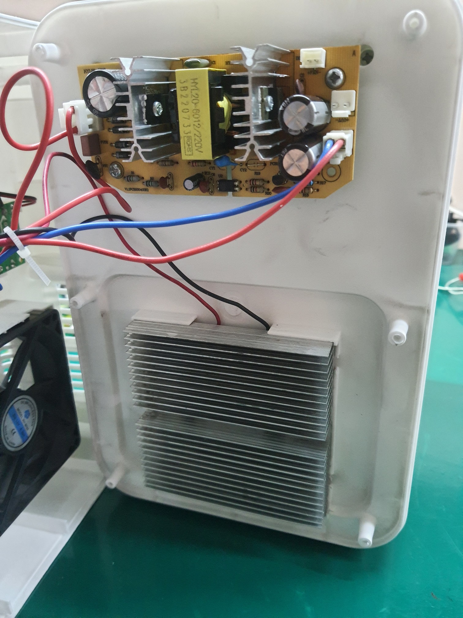 ซ่อมตู้เย็นมินิ ยี่ห้อ Amoi รุ่น HD-8L อาการเครื่องไม่ทำงาน