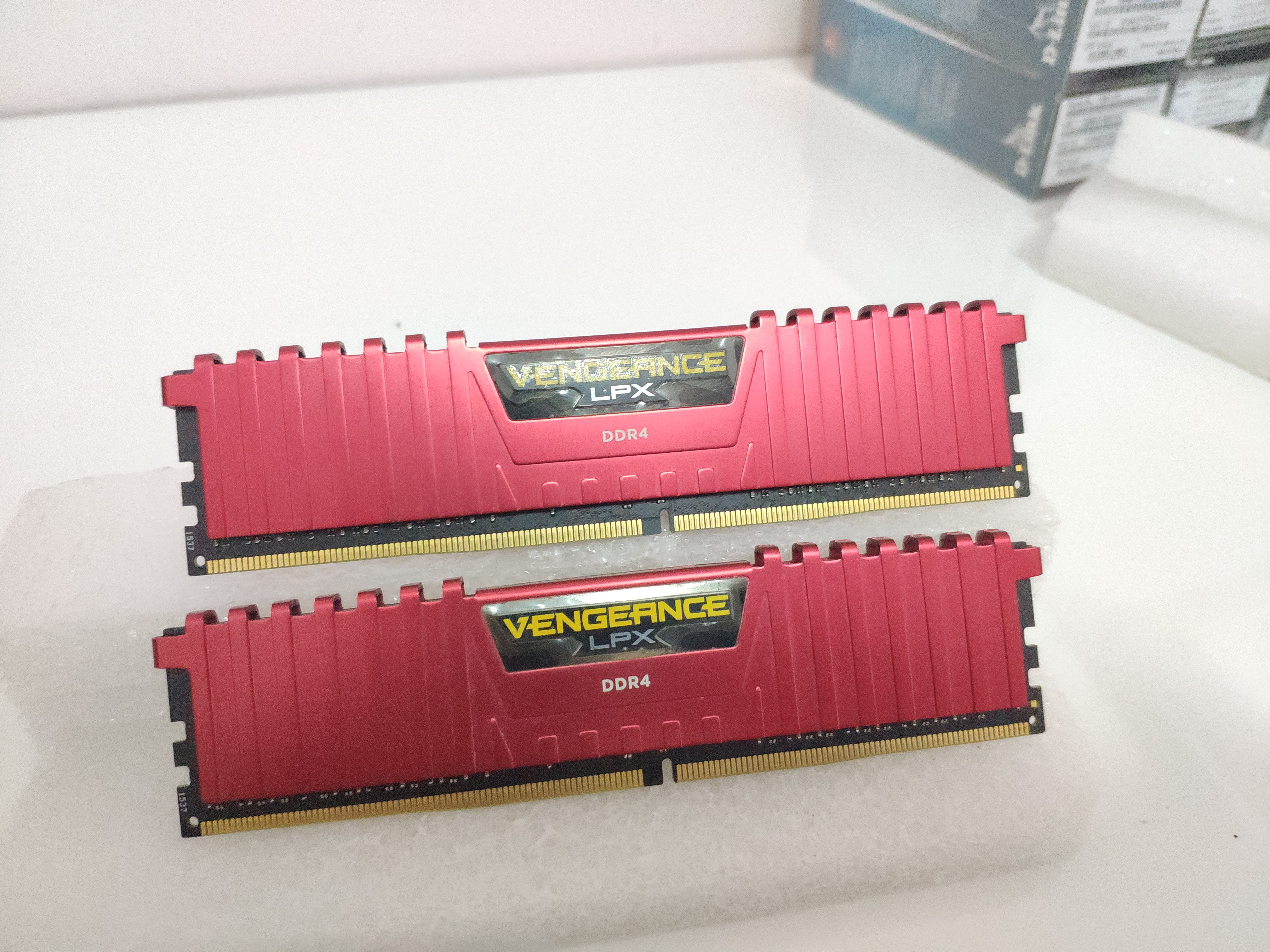 Ram Corsair ddr4 8gb(4*2) Bus2400mhz