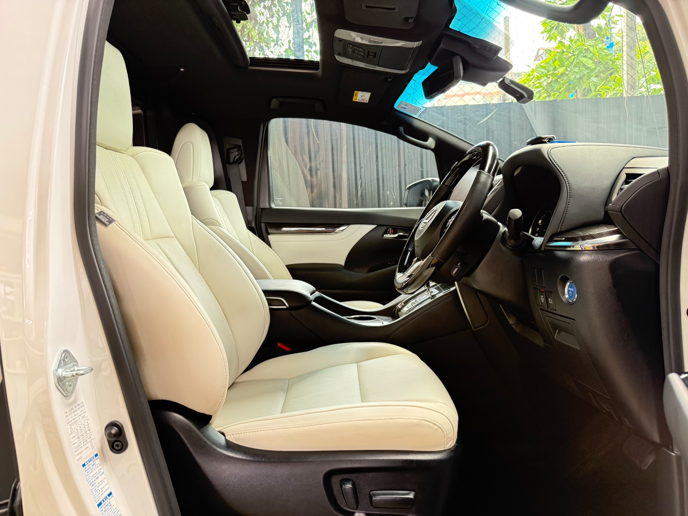 Lexus LM 300h Executive 4 seat ปี 2021