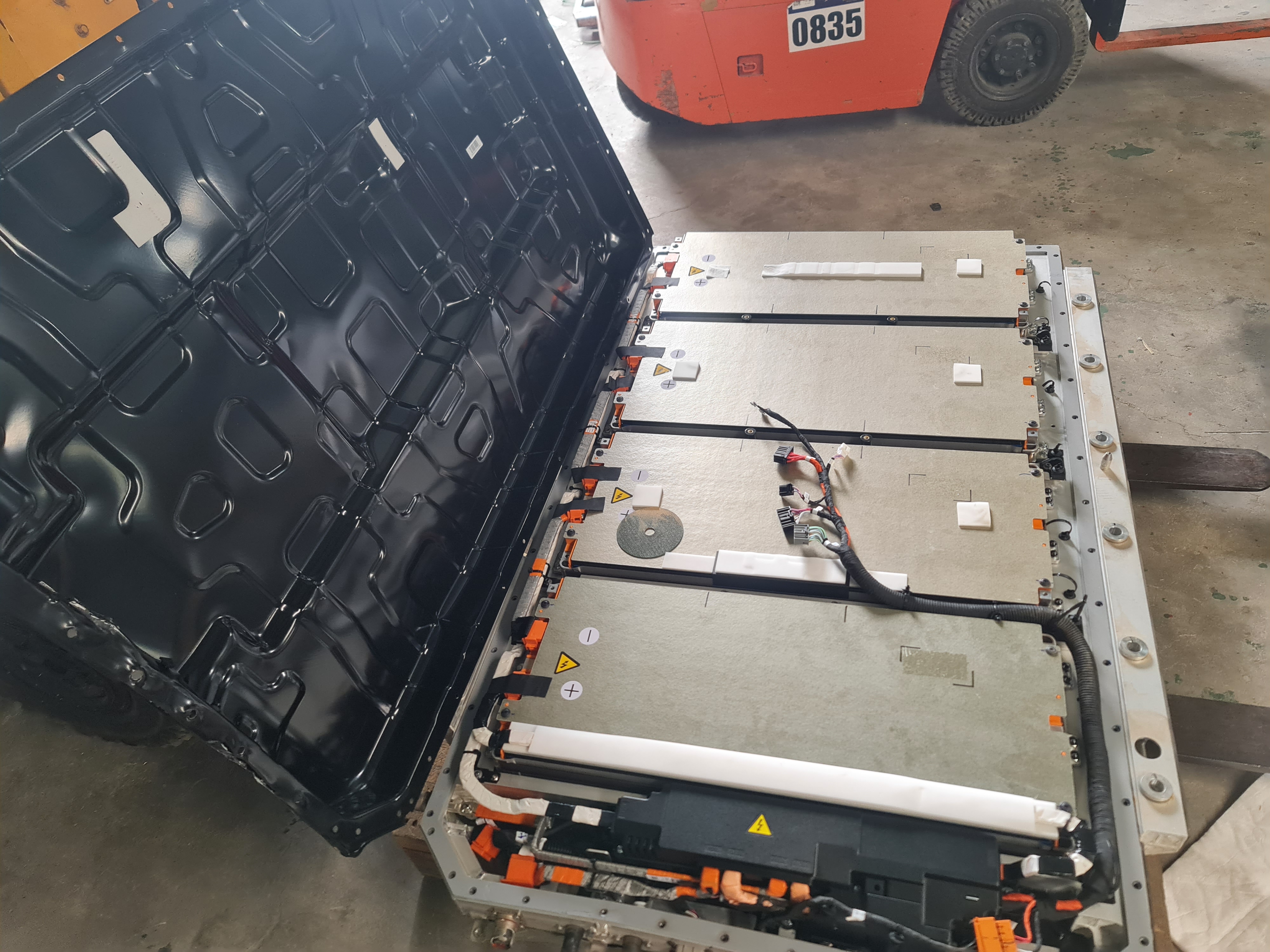 แบตเตอรี่รถยนต์ไฟฟ้า ขนาด 350v 40kw ชนิด NMC 114ah 110ah 3.7v