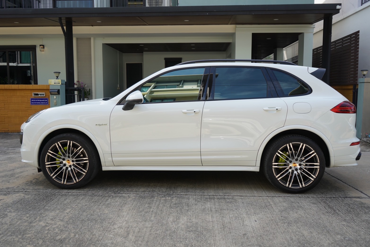 Porsche Cayenne S Plug in hybrid V6 3.0 ปี 2016
