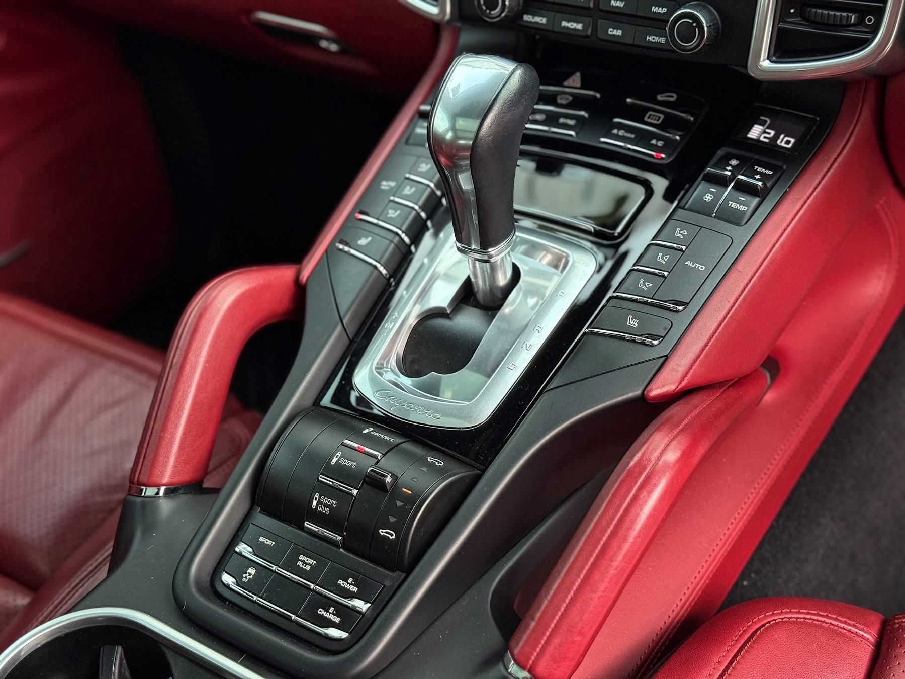 Porsche Cayenne S E-Hybrid (Plug-in) ปี 2016 option เต็มสุด