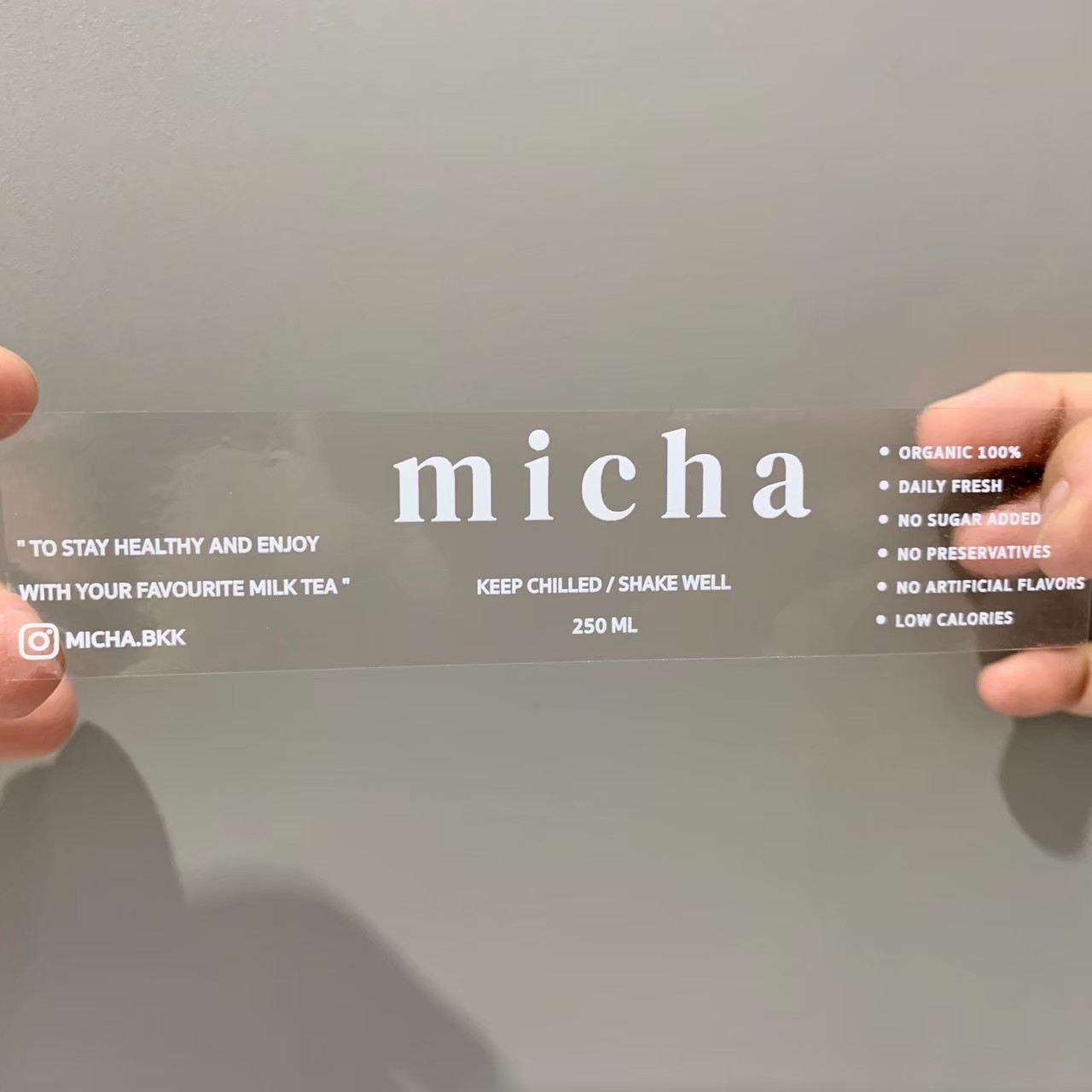 ฉลากสินค้าใสตัวหนังสือขาว สติ๊กเกอร์ใสพิมพ์สีขาว พิมพ์หมึกขาว