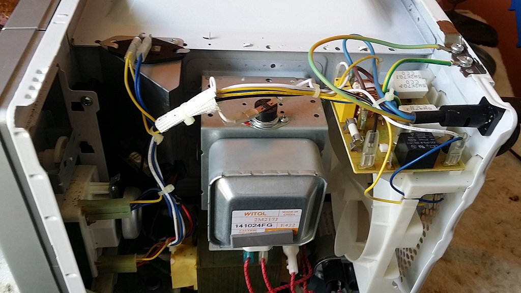 ซ่อมไมโครเวฟ ยี่ห้อ ELECTROLUX รุ่น EMM2001S อาการไฟเข้าแต่ไม่ร้อน