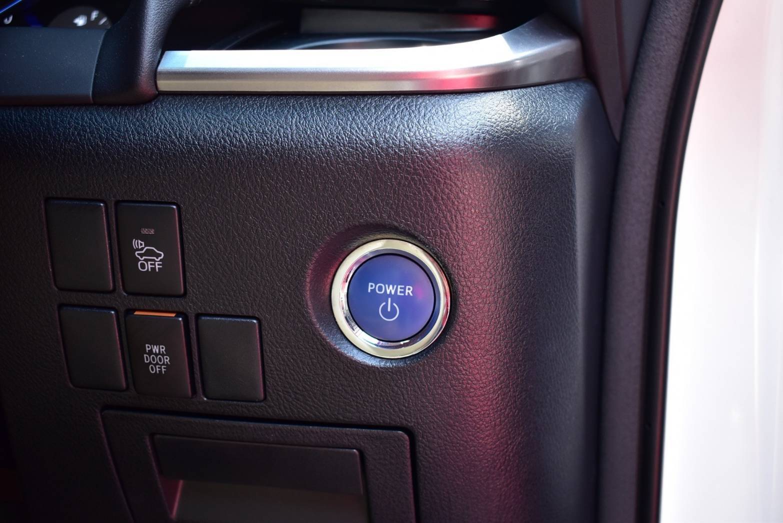 Toyota Velfire 2.5 Hybrid ปี 2015