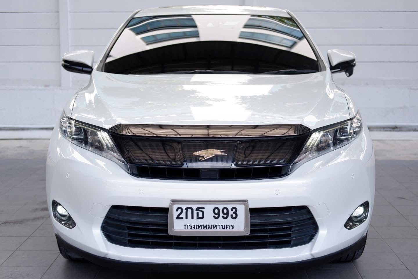 TOYOTA HARRIER สีขาวมุก ปี 2014