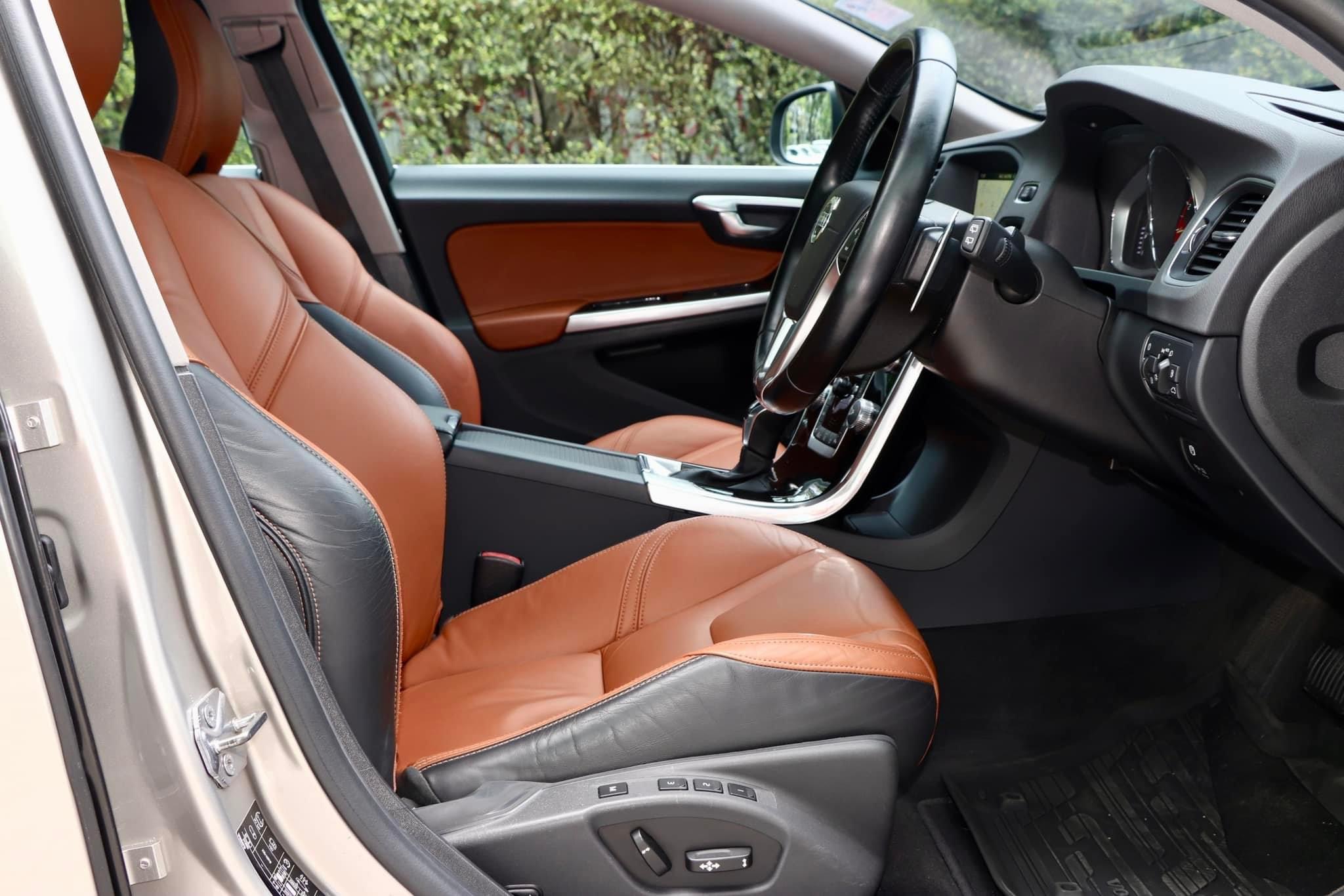 VOLVO V60 2.0T5 Navi ปี2015