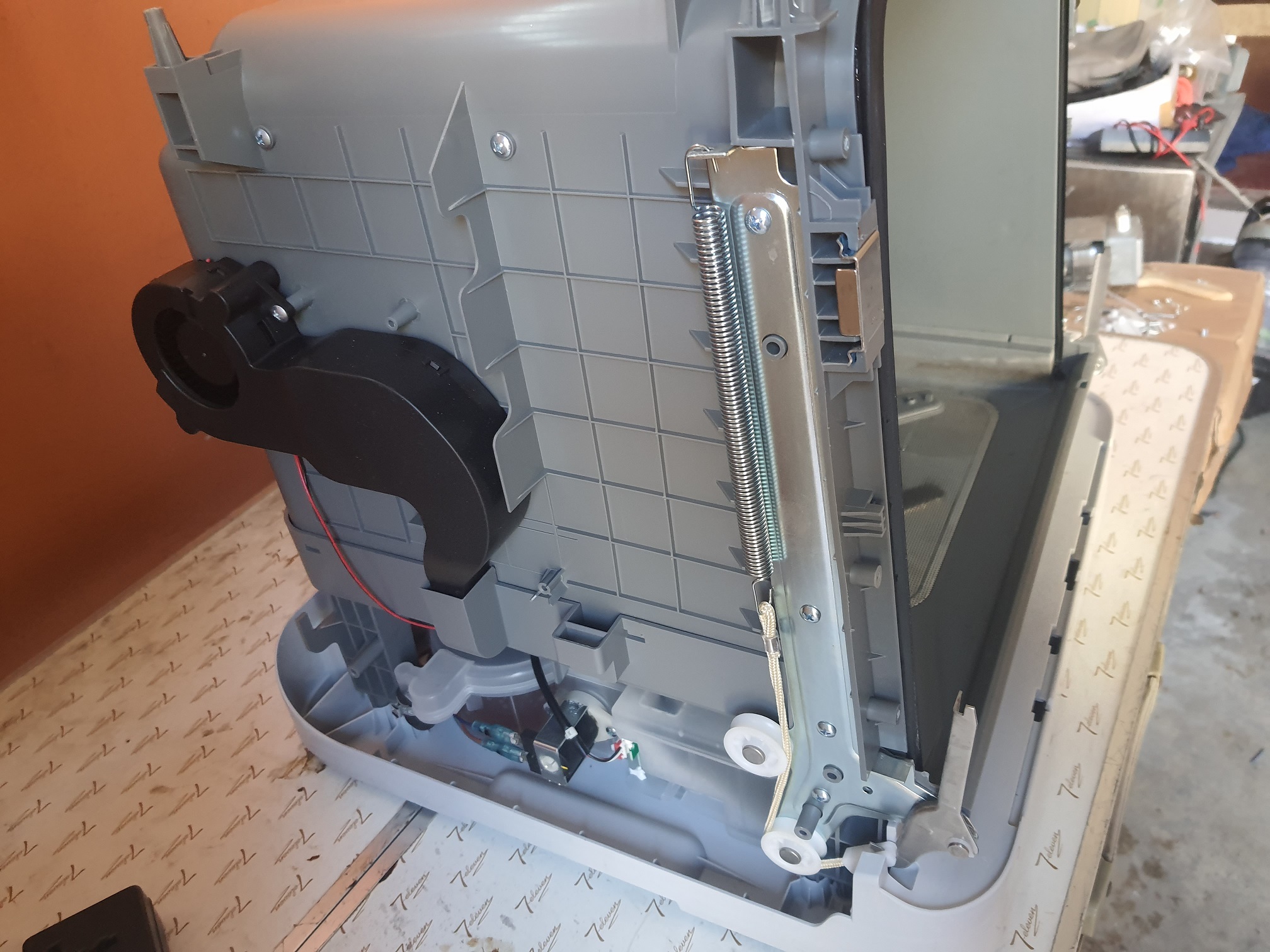 ซ่อมเครื่องล้างจาน ยี่ห้อ XIAOMI รุ่น VDW0401M อาการหน้าจอขึ้น E2