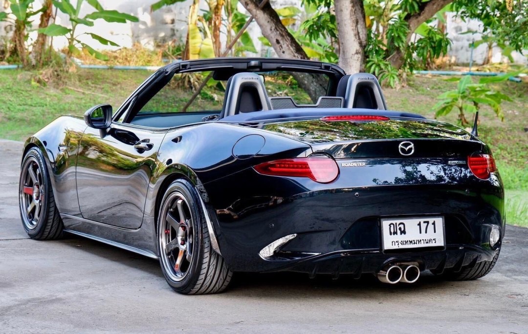 Mazda MX-5 Roadster (ND) 990S Lightweight Edition หลังคาผ้าใบเปิดประทุน ปี2023