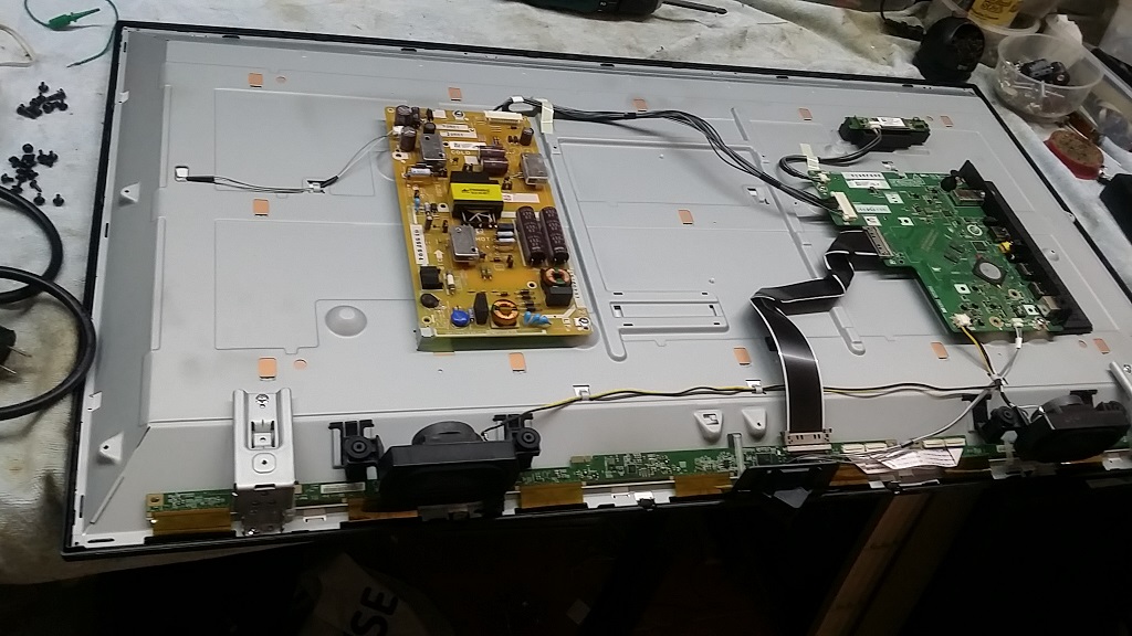 ซ่อมโทรทัศน์ LED-TV ยี่ห้อ SHARP รุ่น LC-40LE380X อาการไฟกระพริบแต่ไม่มีภาพ